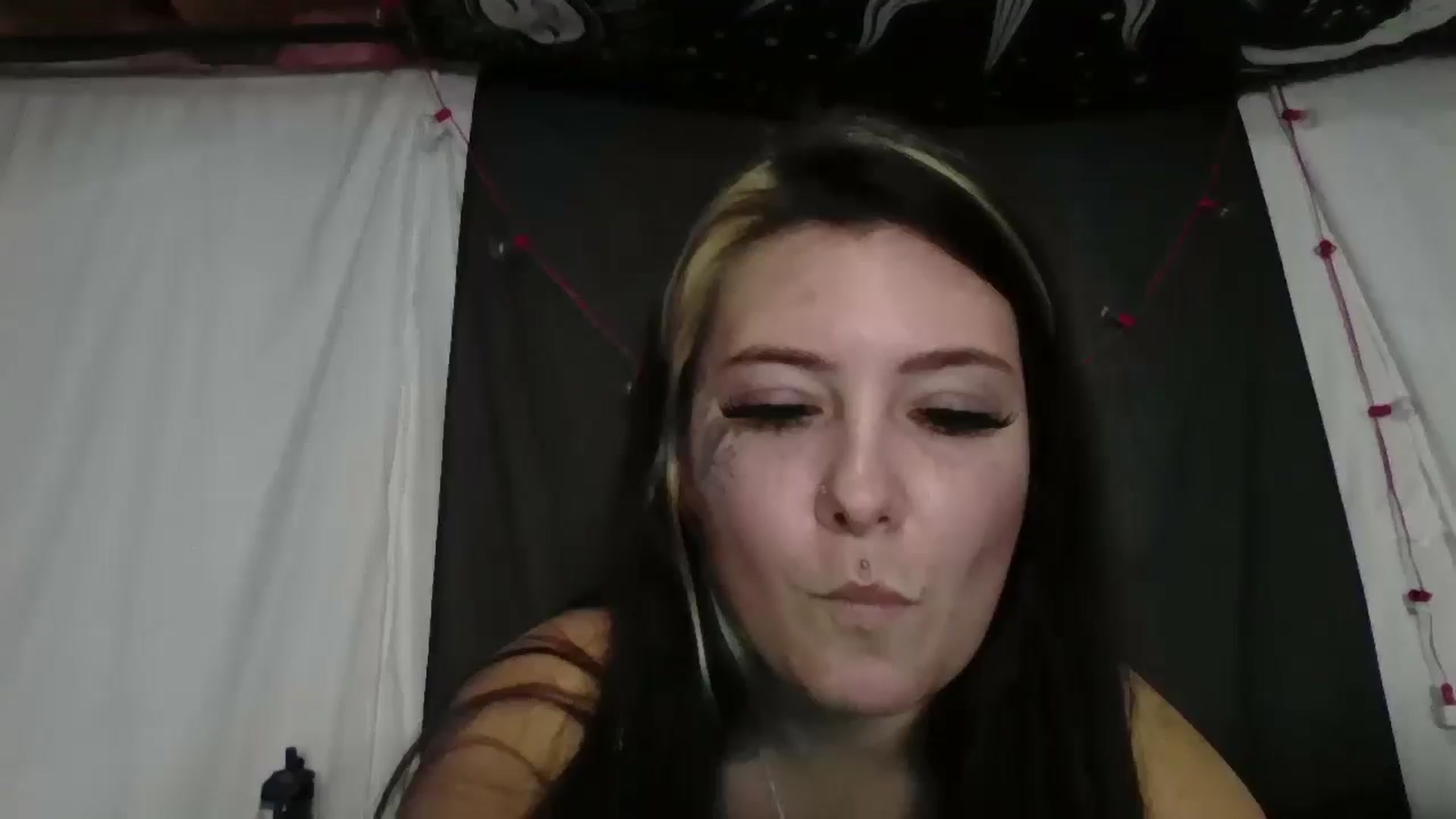 Gallery image thumbnail from Maexoxo's myfreecams stream on, 06/19/2025, 10:39 image 1 of 20