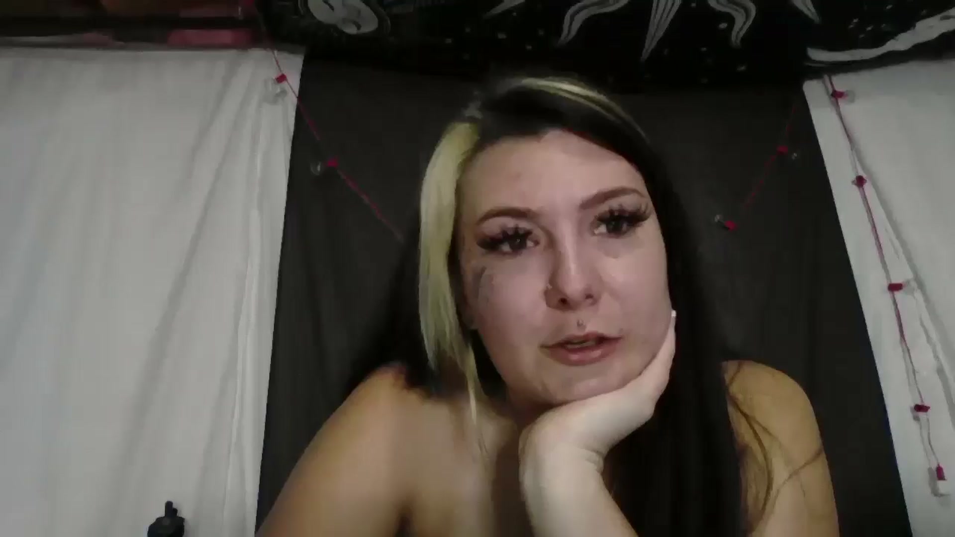 Gallery image thumbnail from Maexoxo's myfreecams stream on, 06/19/2025, 10:39 image 16 of 20