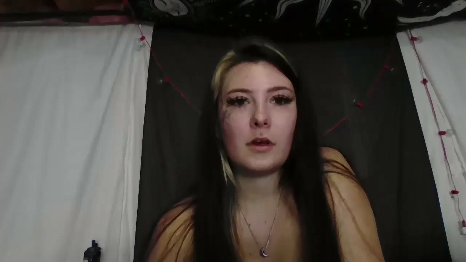 Gallery image thumbnail from Maexoxo's myfreecams stream on, 06/19/2025, 10:39 image 4 of 20