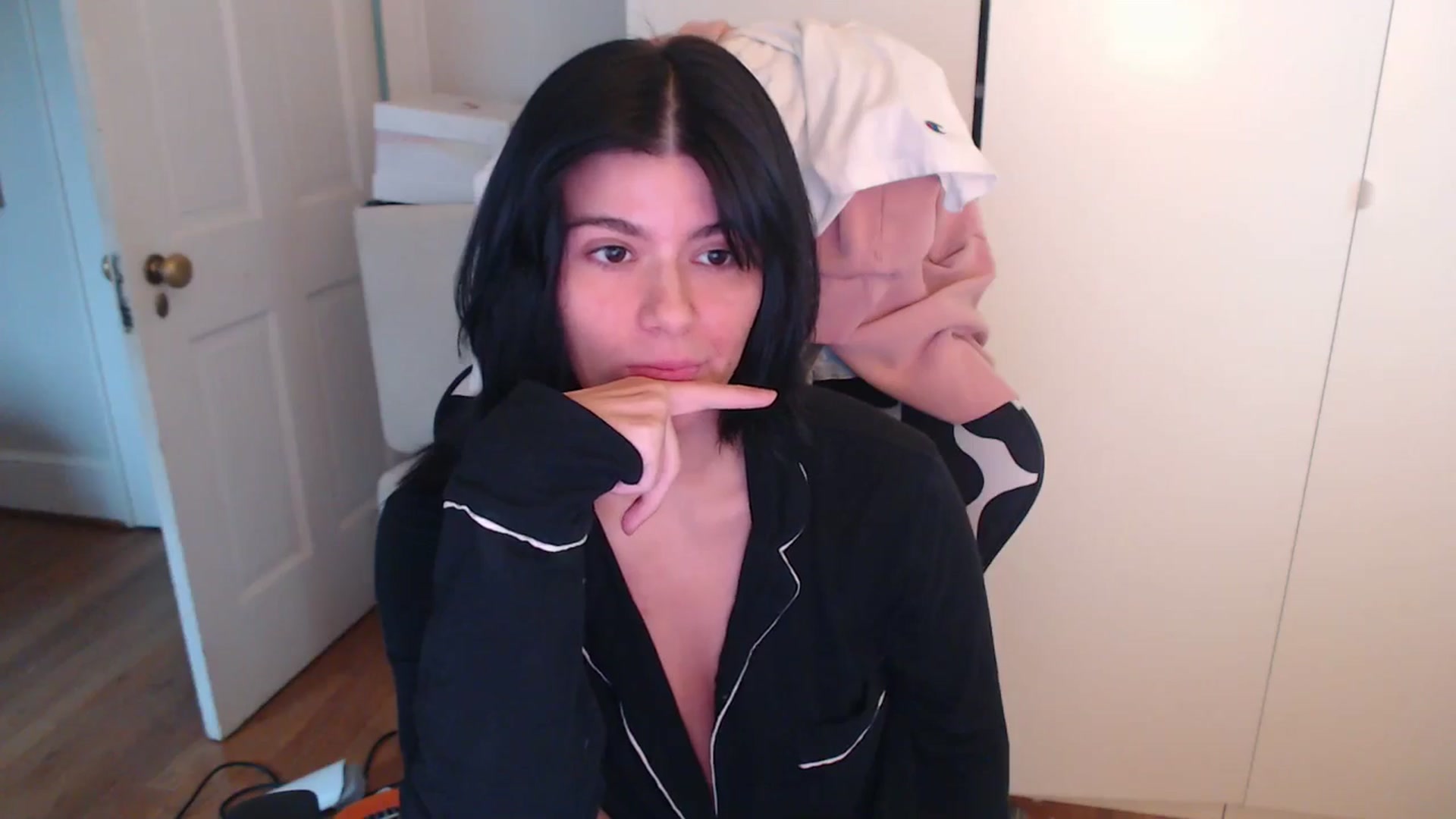 Gallery image thumbnail from Mageret's myfreecams stream on, 07/19/2025, 19:59 image 8 of 20
