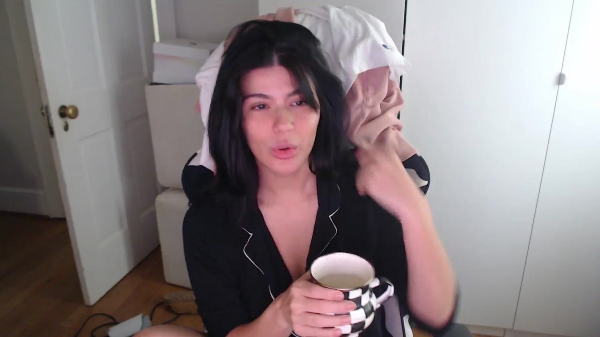 Gallery image thumbnail from Mageret's myfreecams stream on, 07/19/2025, 19:59 image 7 of 20