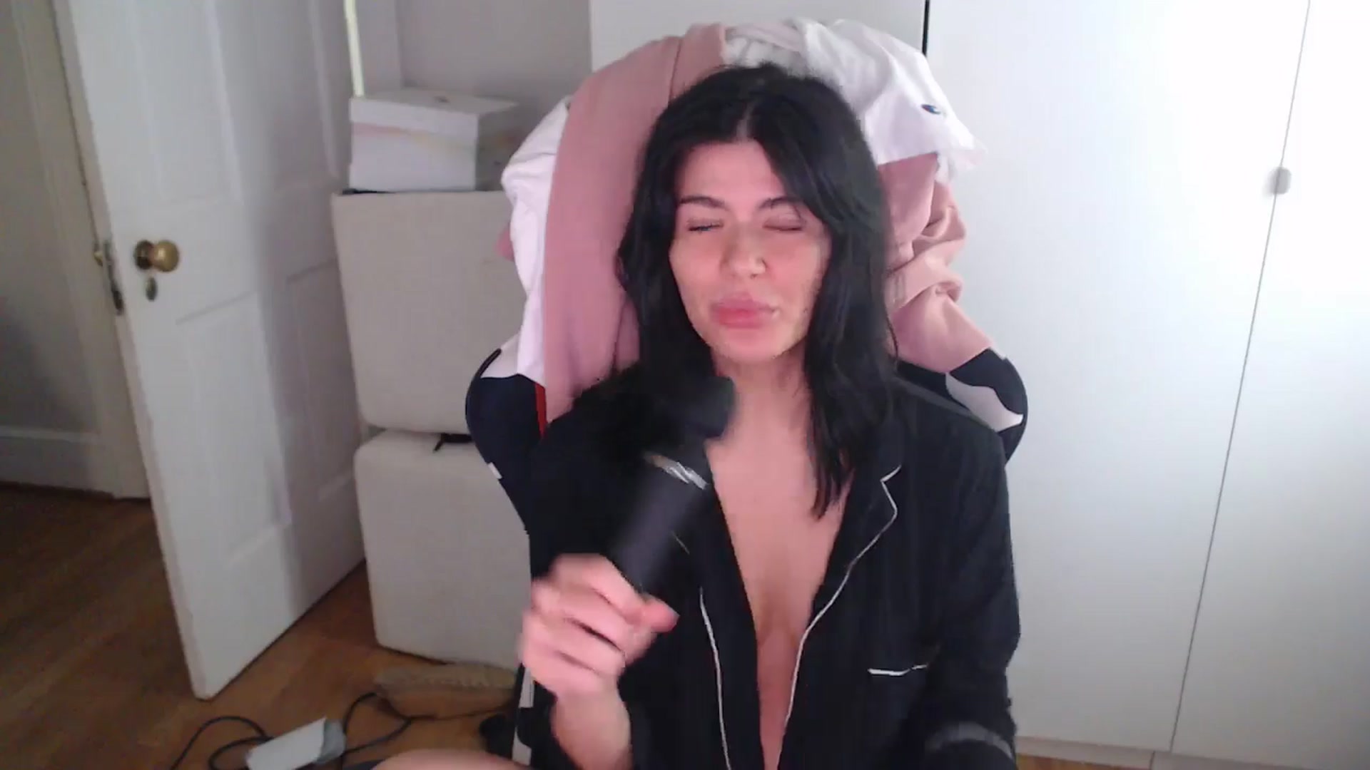 Gallery image thumbnail from Mageret's myfreecams stream on, 07/19/2025, 19:59 image 3 of 20