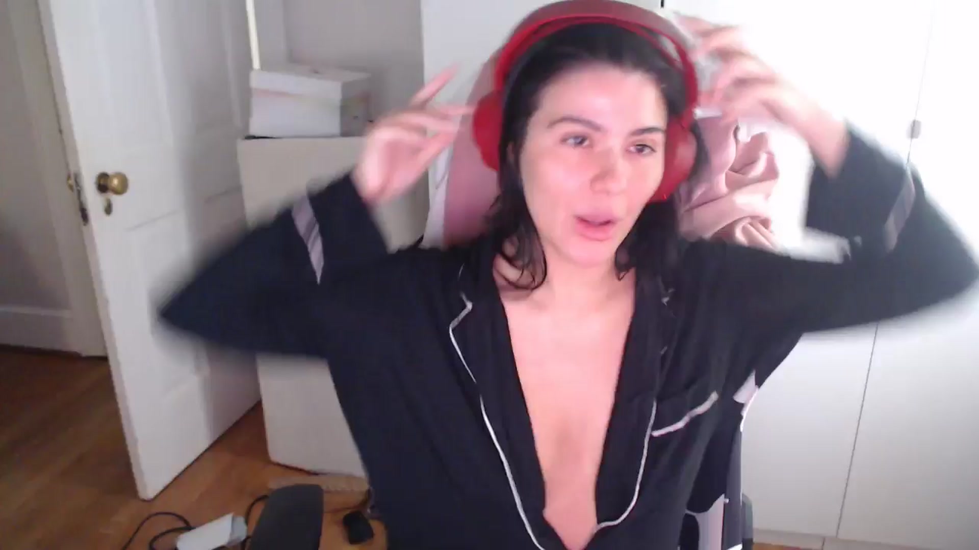 Gallery image thumbnail from Mageret's myfreecams stream on, 07/19/2025, 19:59 image 1 of 20