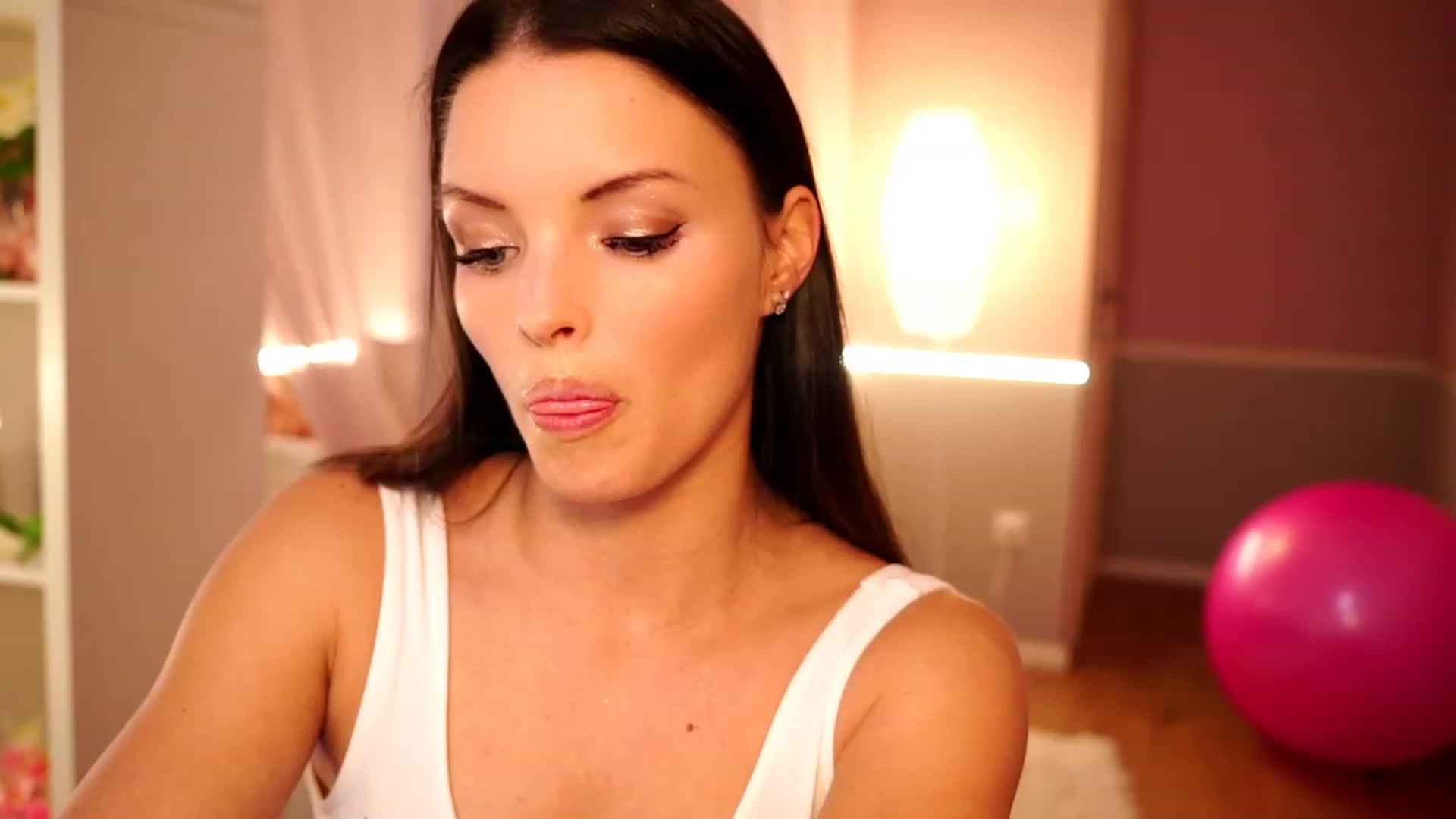 Gallery image thumbnail from Maggiecake's myfreecams stream on, 03/18/2023, 14:11 image 7 of 20