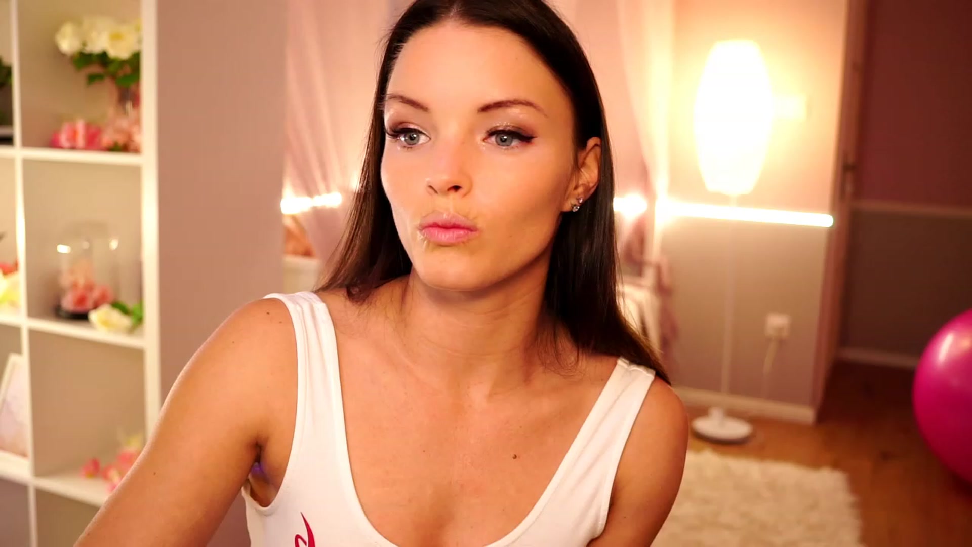 Gallery image thumbnail from Maggiecake's myfreecams stream on, 03/18/2023, 14:11 image 10 of 20