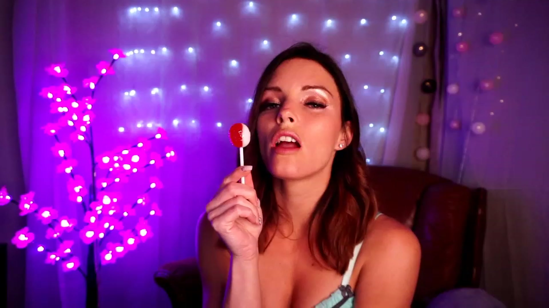 Gallery image thumbnail from Maggiecake's myfreecams stream on, 06/12/2023, 20:17 image 17 of 20