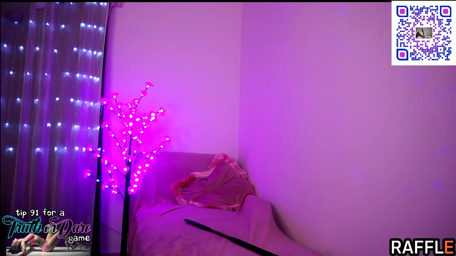 Gallery image thumbnail from Maggiecake's myfreecams stream on, 08/27/2023, 20:36 image 15 of 20