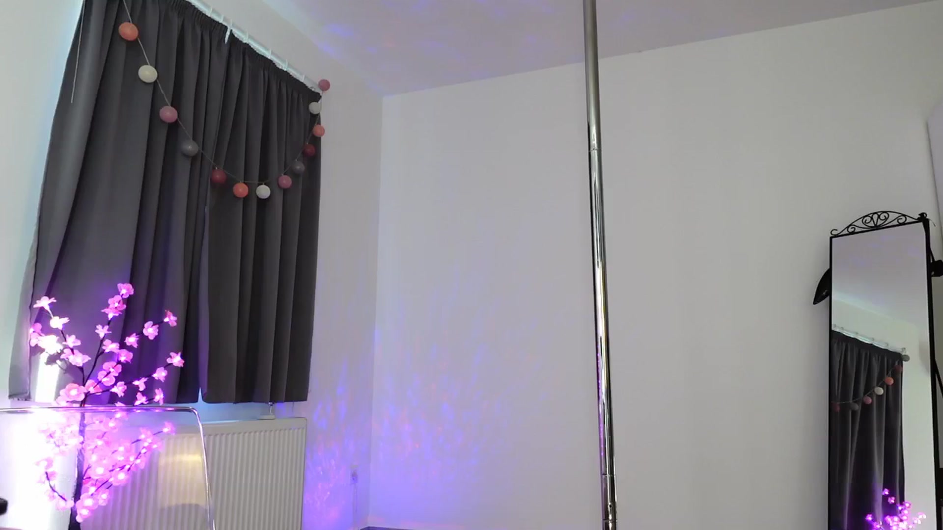 Gallery image thumbnail from Maggiecake's myfreecams stream on, 09/22/2024, 15:01 image 10 of 20