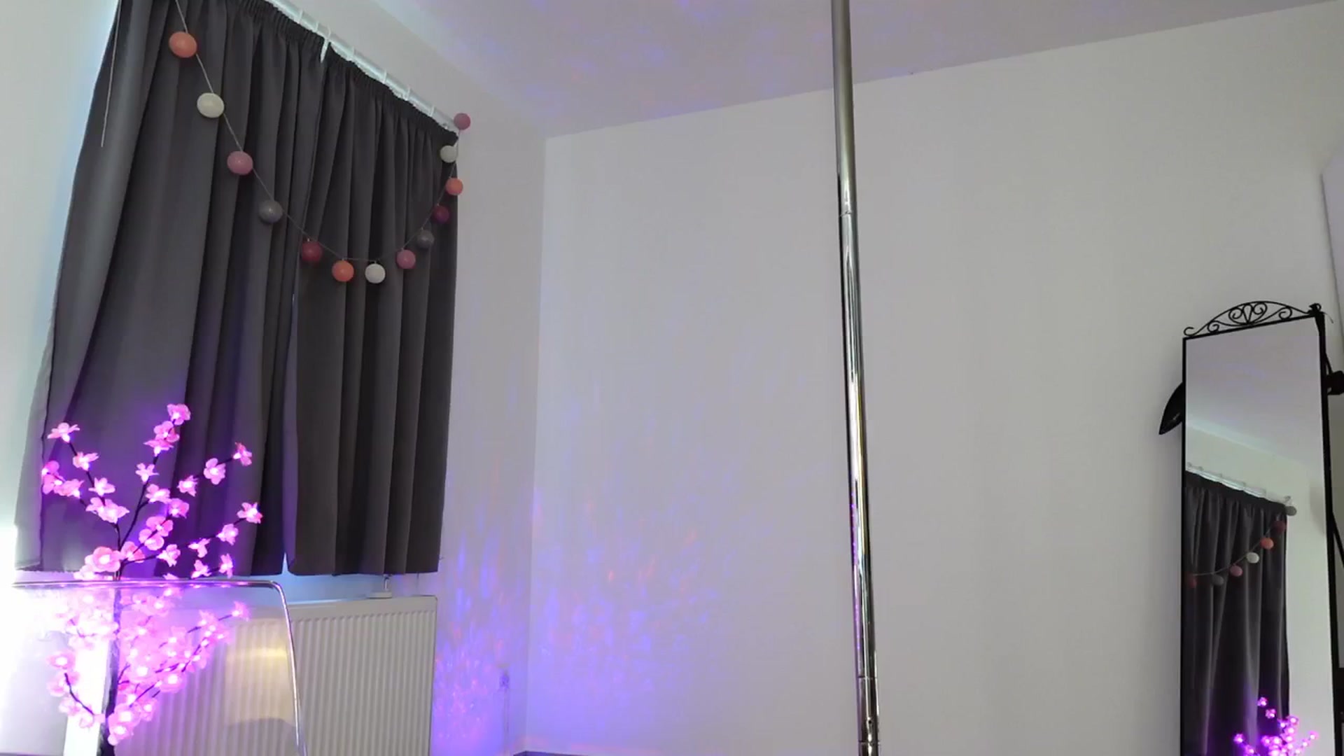 Gallery image thumbnail from Maggiecake's myfreecams stream on, 09/22/2024, 15:01 image 6 of 20