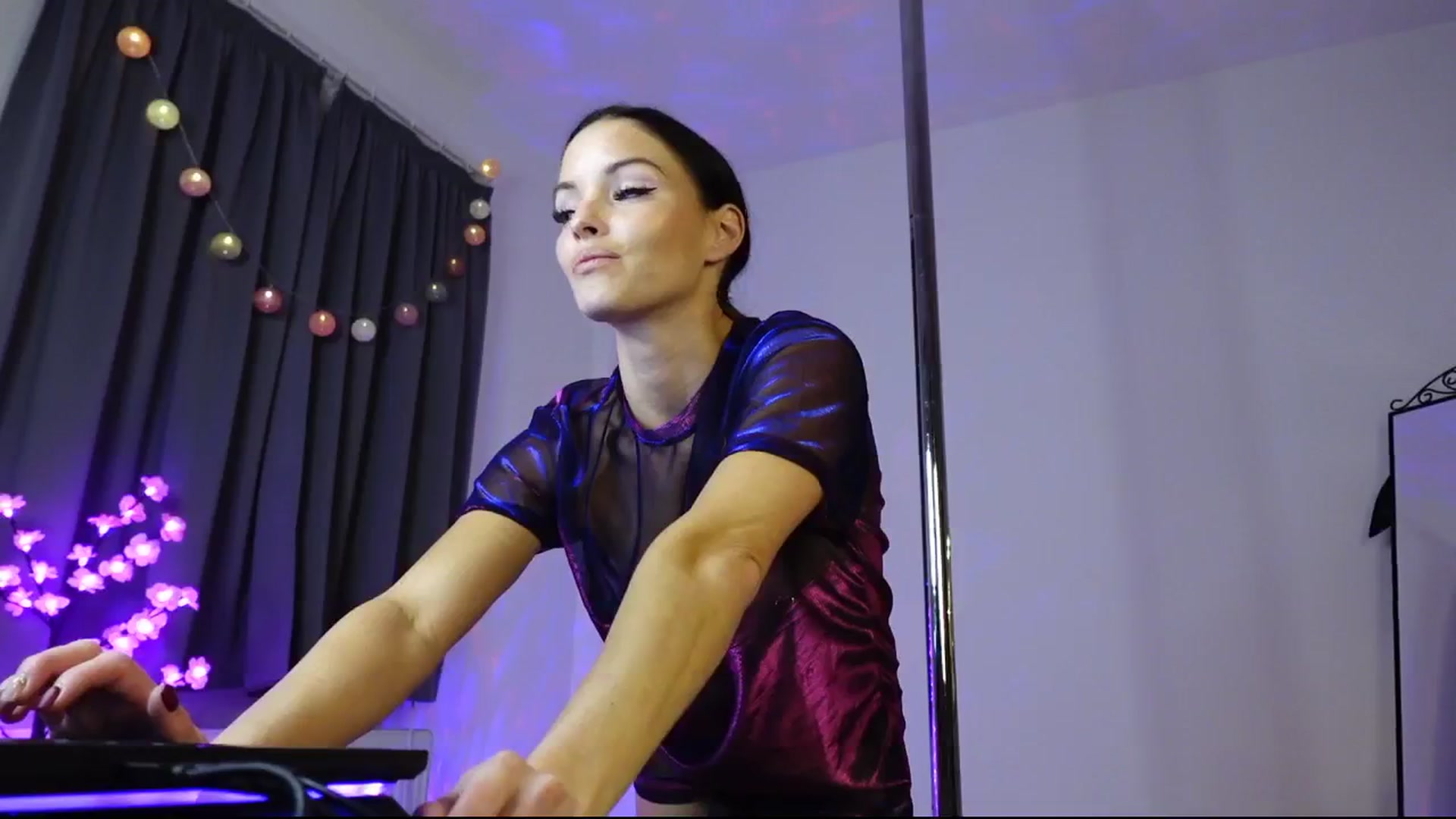 Gallery image thumbnail from Maggiecake's myfreecams stream on, 11/21/2024, 20:41 image 6 of 20