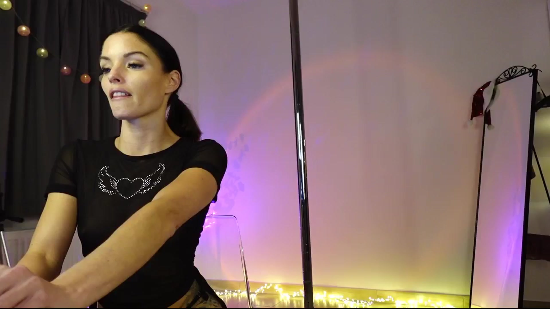 Gallery image thumbnail from Maggiecake's myfreecams stream on, 12/08/2024, 19:46 image 16 of 20
