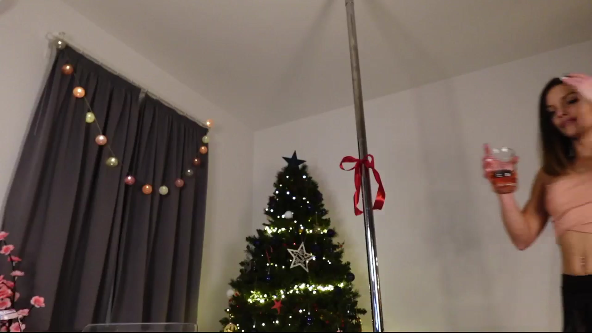 Gallery image thumbnail from Maggiecake's myfreecams stream on, 12/31/2024, 22:18 image 14 of 20