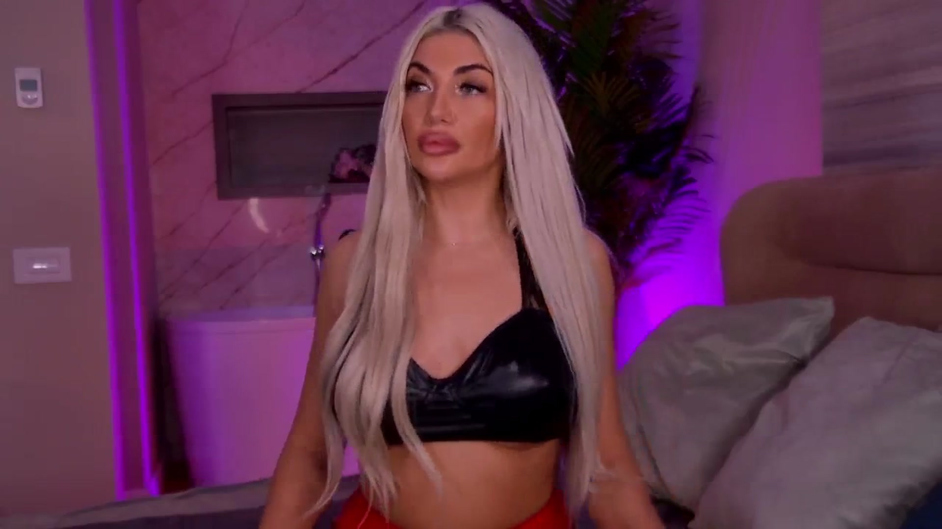 Gallery image thumbnail from MagicHellen's myfreecams stream on, 07/18/2025, 17:16 image 7 of 20