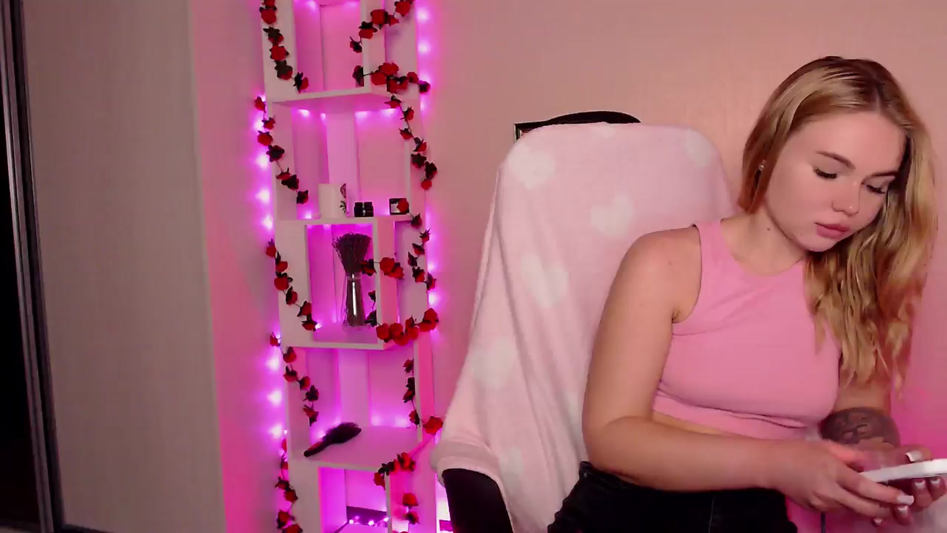 Gallery image thumbnail from MagicLilli_'s myfreecams stream on, 05/30/2024, 14:24 image 17 of 20