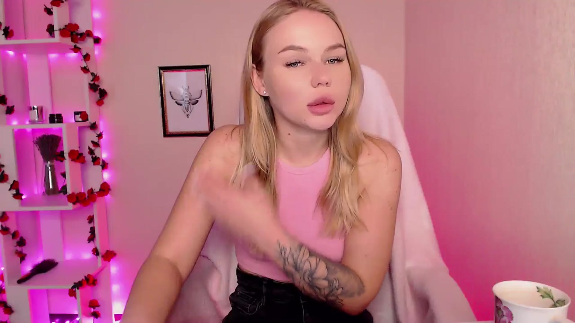 Gallery image thumbnail from MagicLilli_'s myfreecams stream on, 06/05/2024, 05:10 image 13 of 20