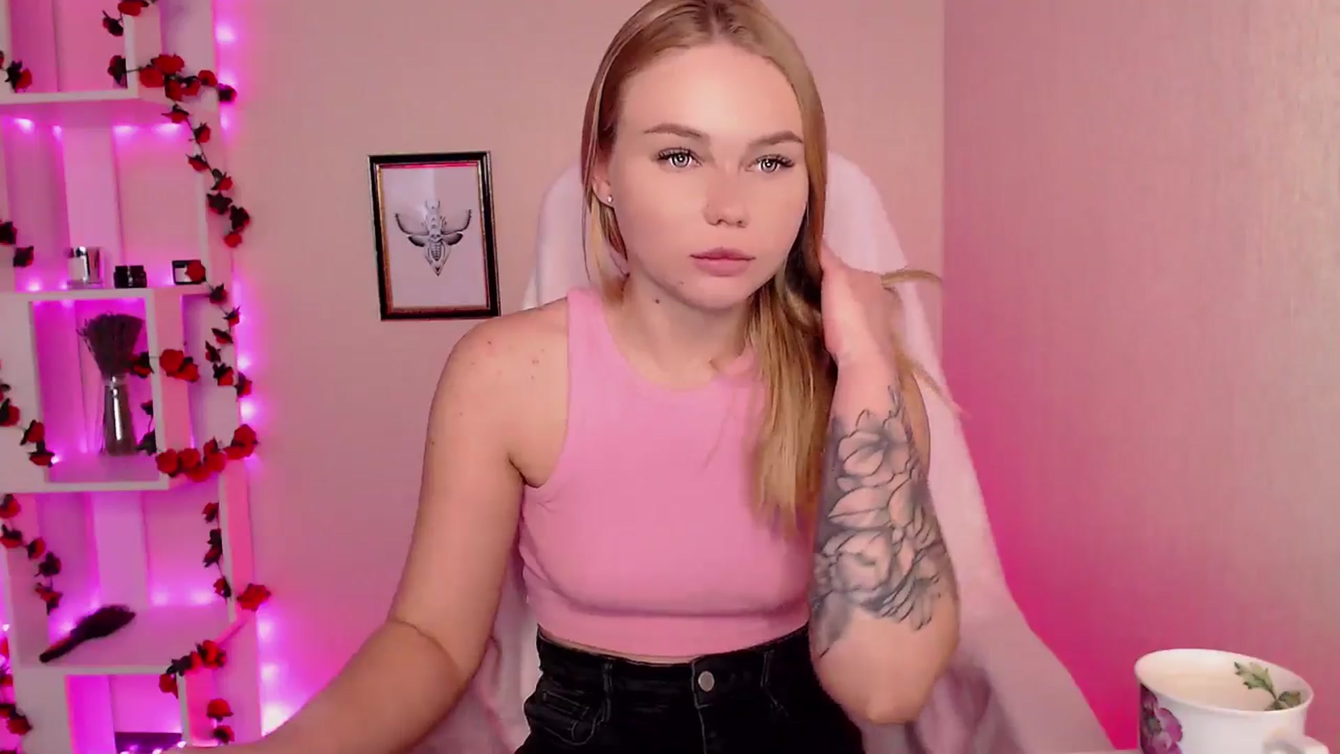 Gallery image thumbnail from MagicLilli_'s myfreecams stream on, 06/05/2024, 05:10 image 16 of 20