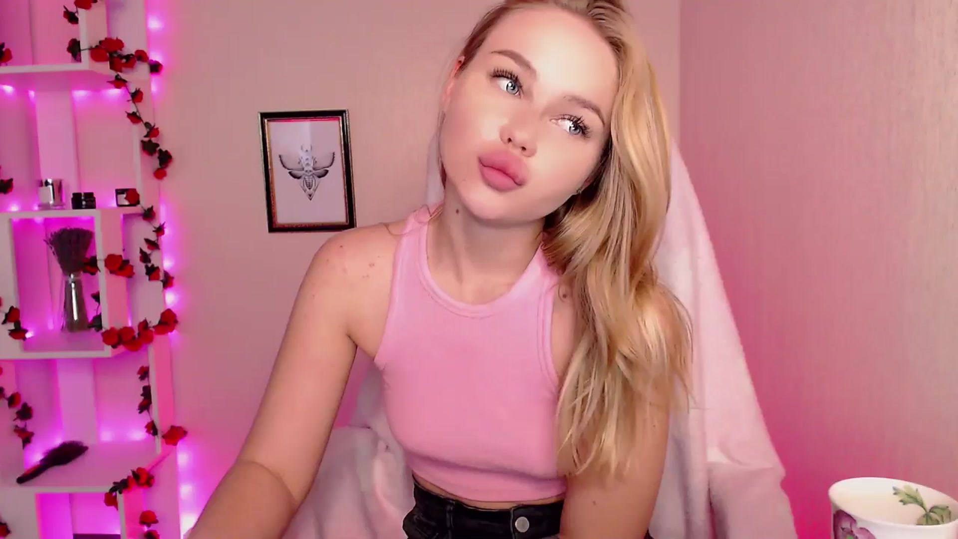 Gallery image thumbnail from MagicLilli_'s myfreecams stream on, 06/05/2024, 05:10 image 1 of 20