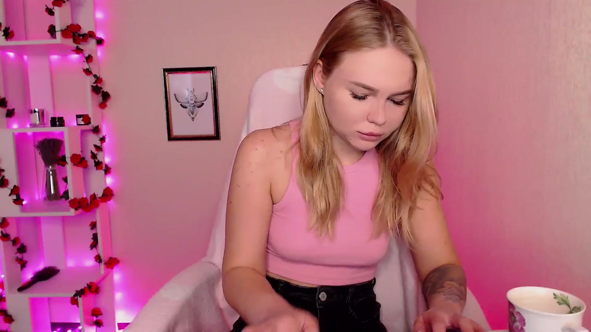 Gallery image thumbnail from MagicLilli_'s myfreecams stream on, 06/05/2024, 05:10 image 9 of 20