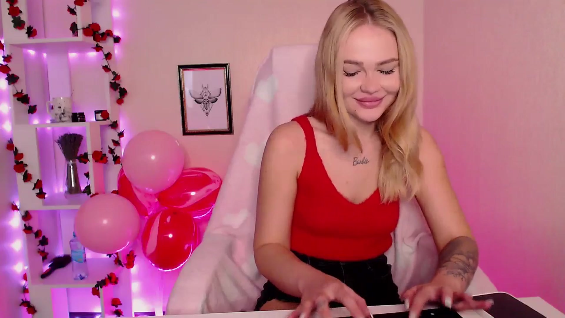 Gallery image thumbnail from MagicLilli_'s myfreecams stream on, 06/10/2024, 03:56 image 17 of 20