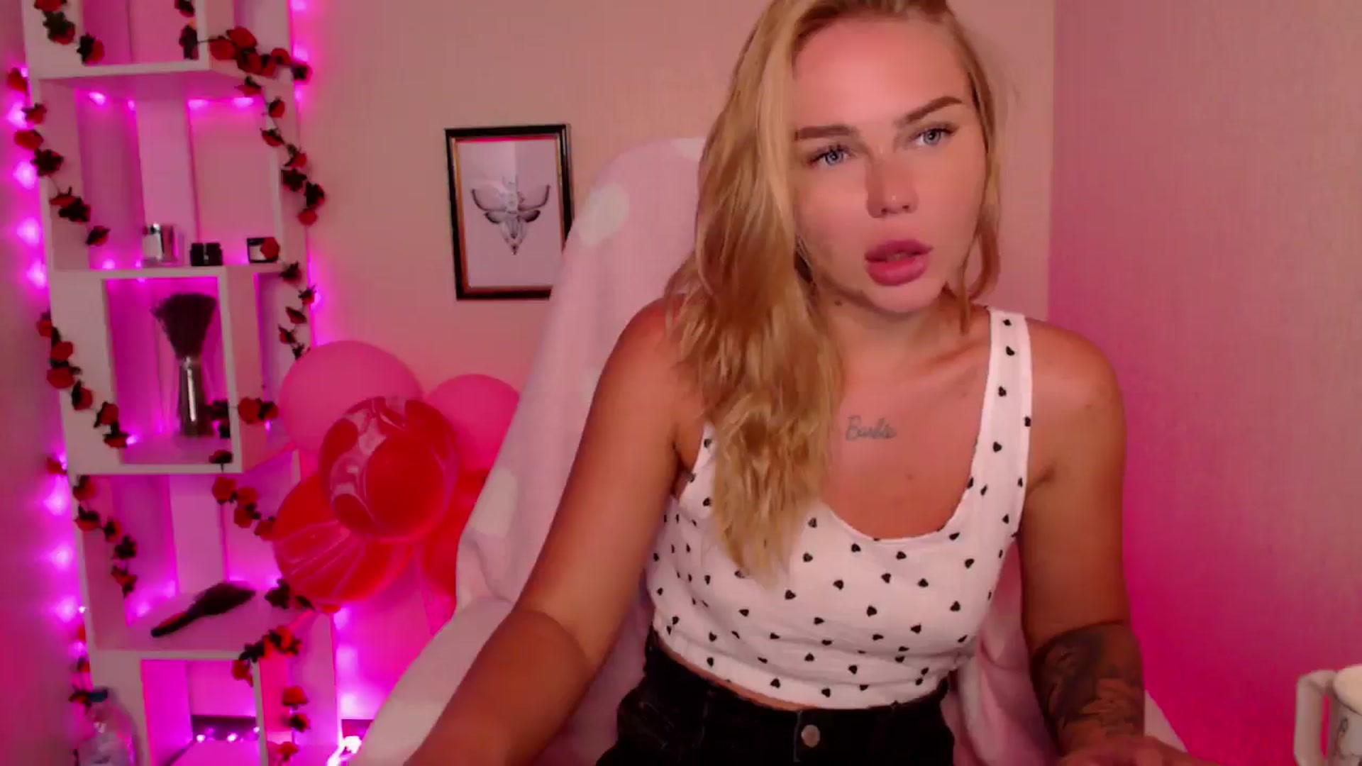 Gallery image thumbnail from MagicLilli_'s myfreecams stream on, 06/17/2024, 04:10 image 4 of 20