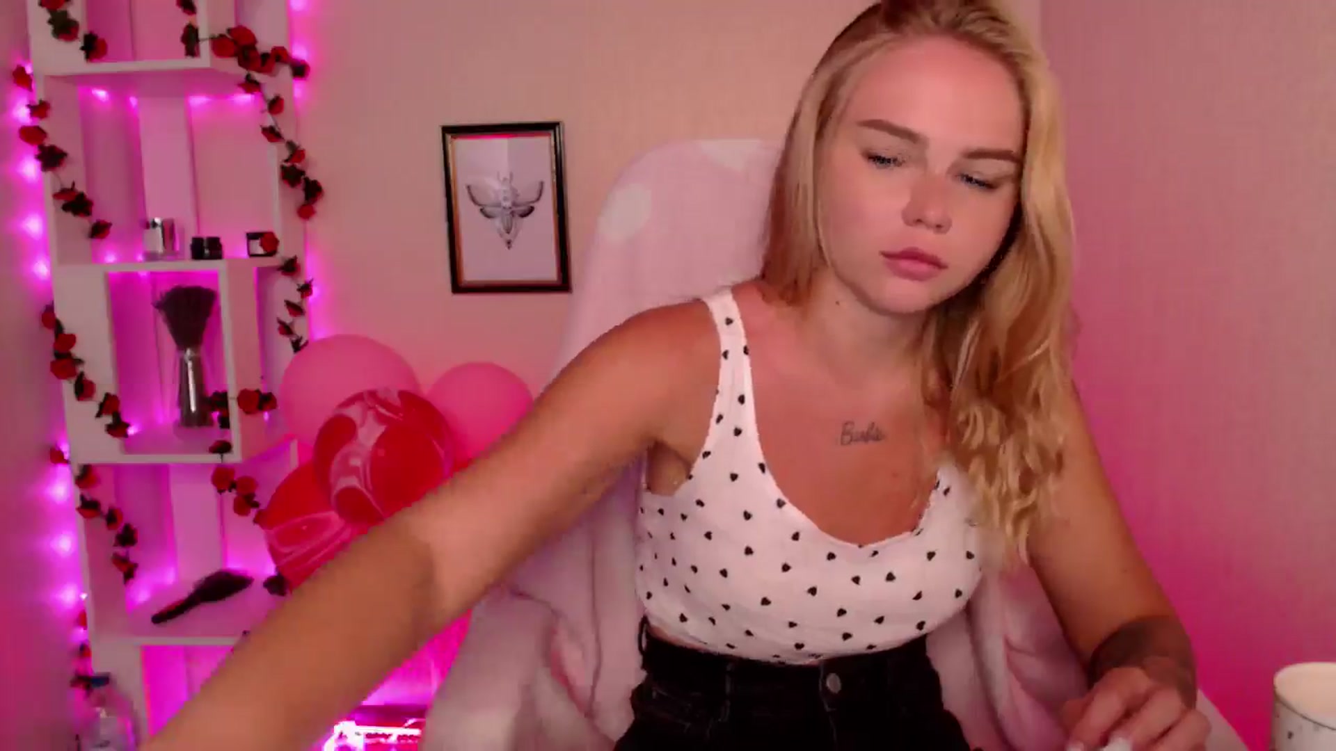 Gallery image thumbnail from MagicLilli_'s myfreecams stream on, 06/17/2024, 04:10 image 14 of 20