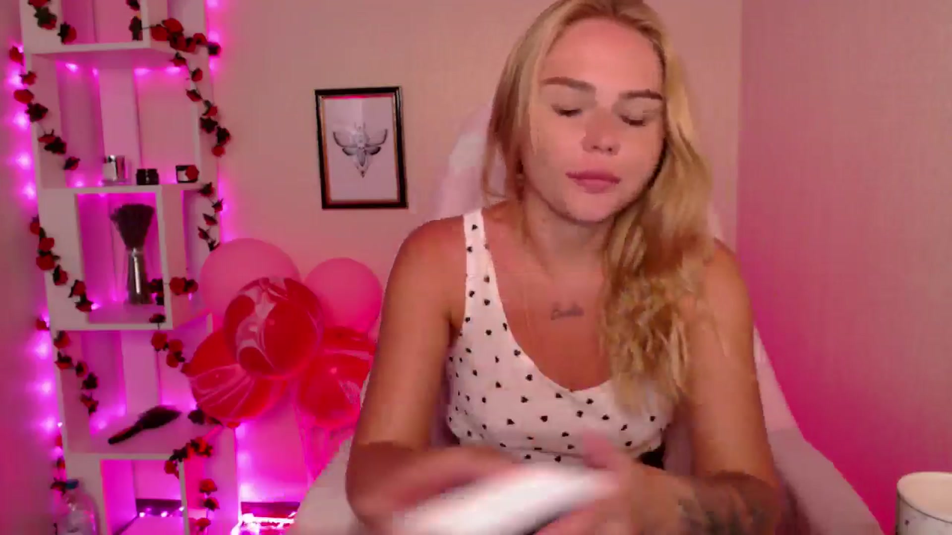 Gallery image thumbnail from MagicLilli_'s myfreecams stream on, 06/17/2024, 04:10 image 18 of 20