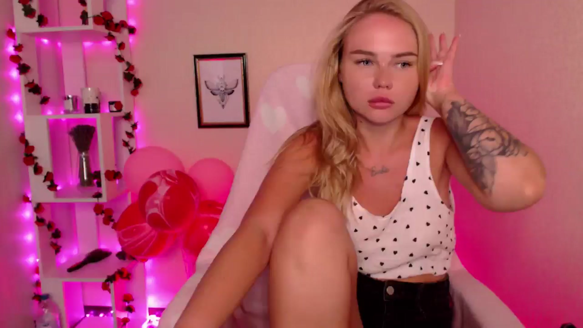 Gallery image thumbnail from MagicLilli_'s myfreecams stream on, 06/17/2024, 05:54 image 3 of 20