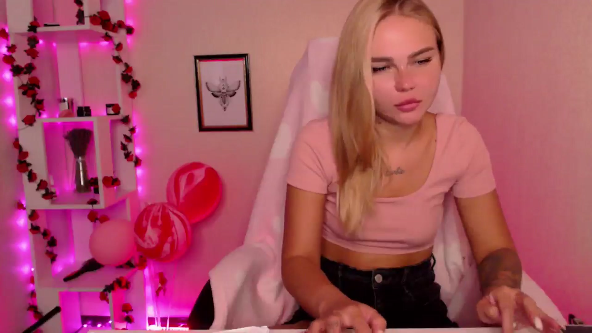 Gallery image thumbnail from MagicLilli_'s myfreecams stream on, 06/28/2024, 02:15 image 6 of 20