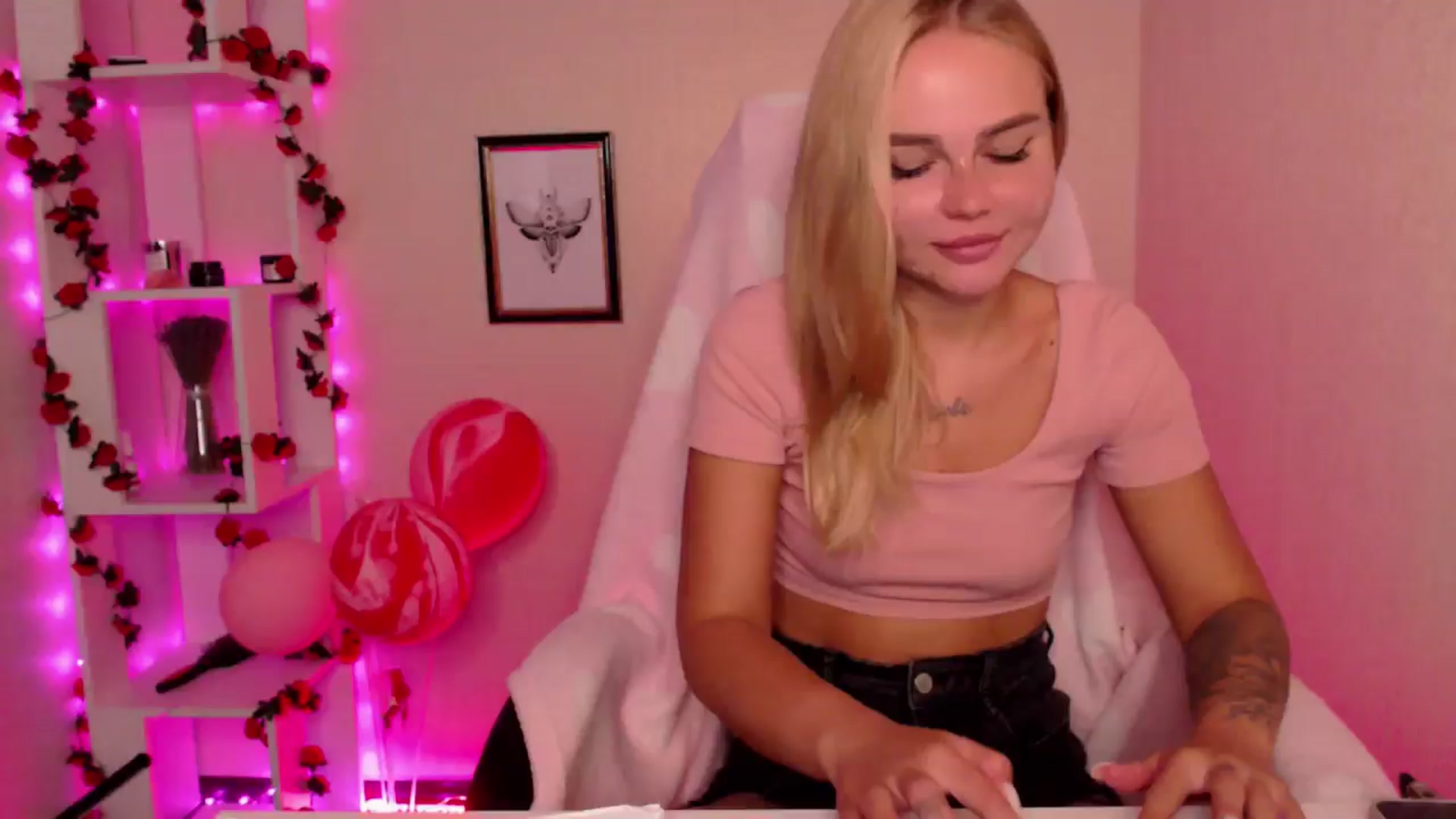 Gallery image thumbnail from MagicLilli_'s myfreecams stream on, 06/28/2024, 02:15 image 7 of 20