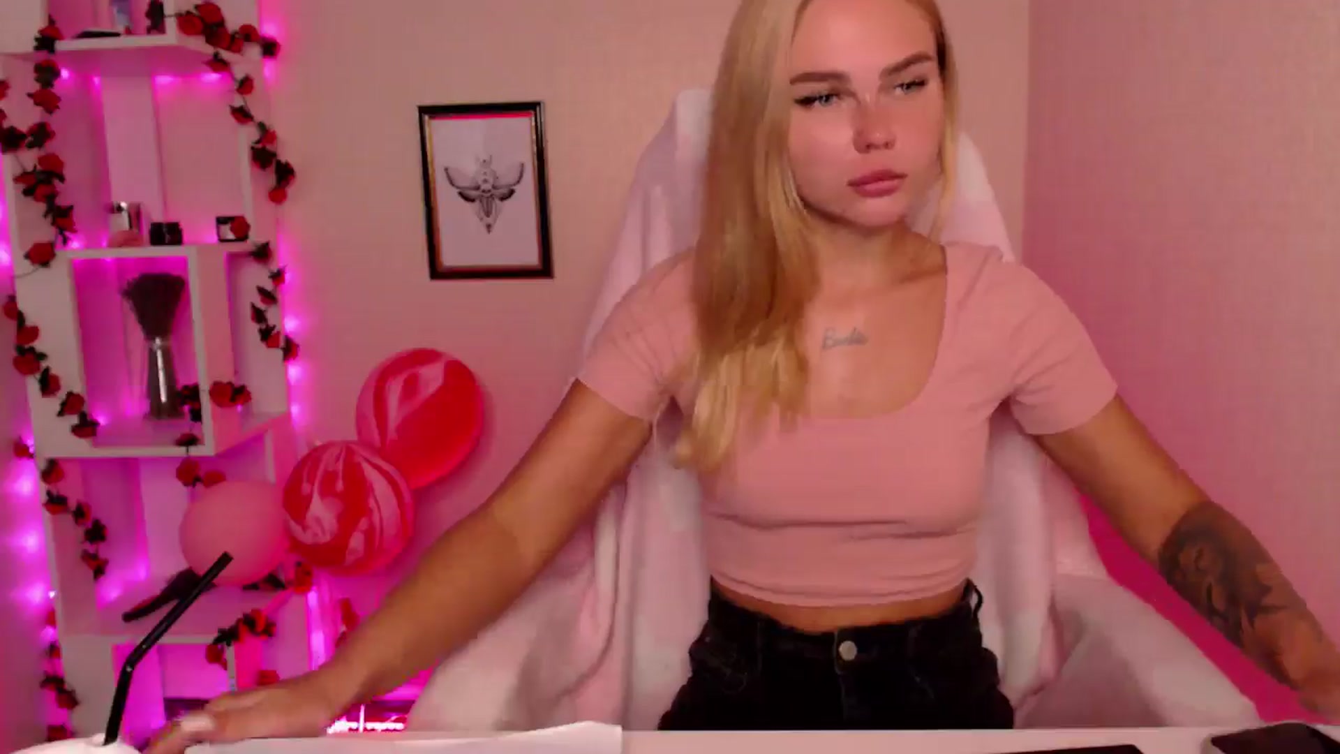 Gallery image thumbnail from MagicLilli_'s myfreecams stream on, 06/28/2024, 03:05 image 2 of 20