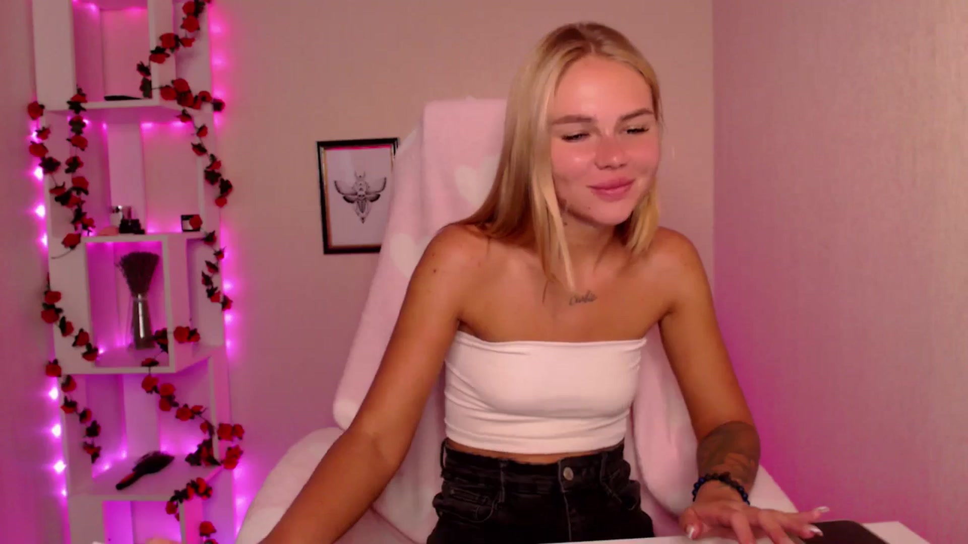 Gallery image thumbnail from MagicLilli_'s myfreecams stream on, 07/22/2024, 06:01 image 6 of 20