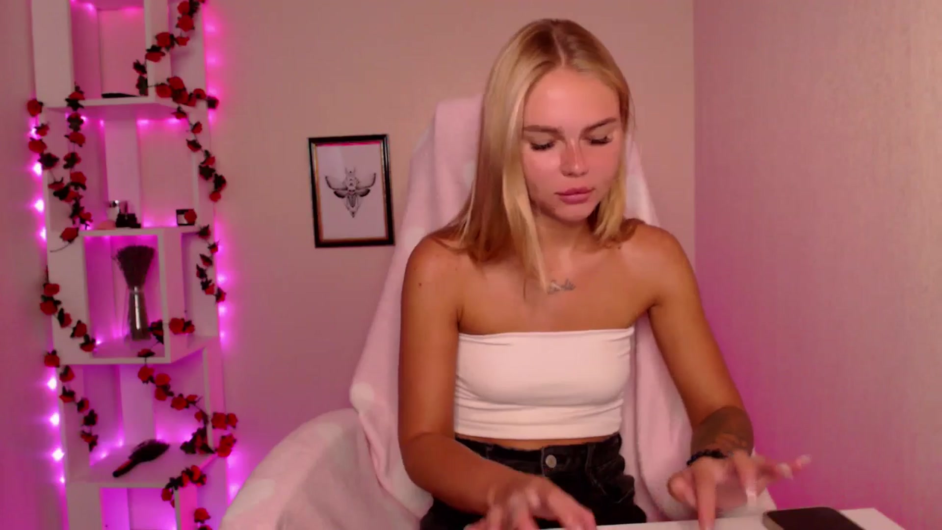 Gallery image thumbnail from MagicLilli_'s myfreecams stream on, 07/22/2024, 06:01 image 8 of 20