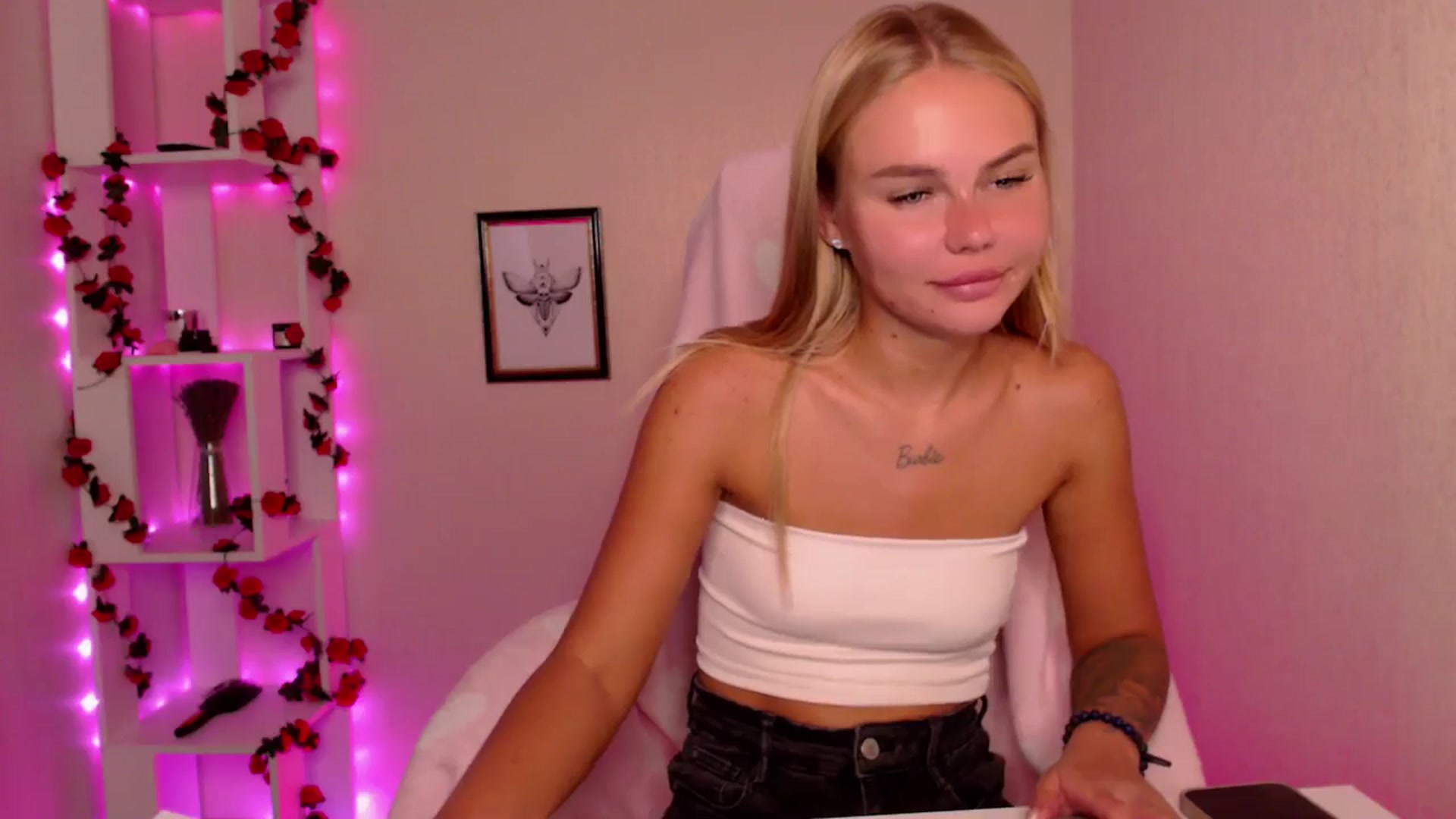 Gallery image thumbnail from MagicLilli_'s myfreecams stream on, 07/22/2024, 06:01 image 16 of 20