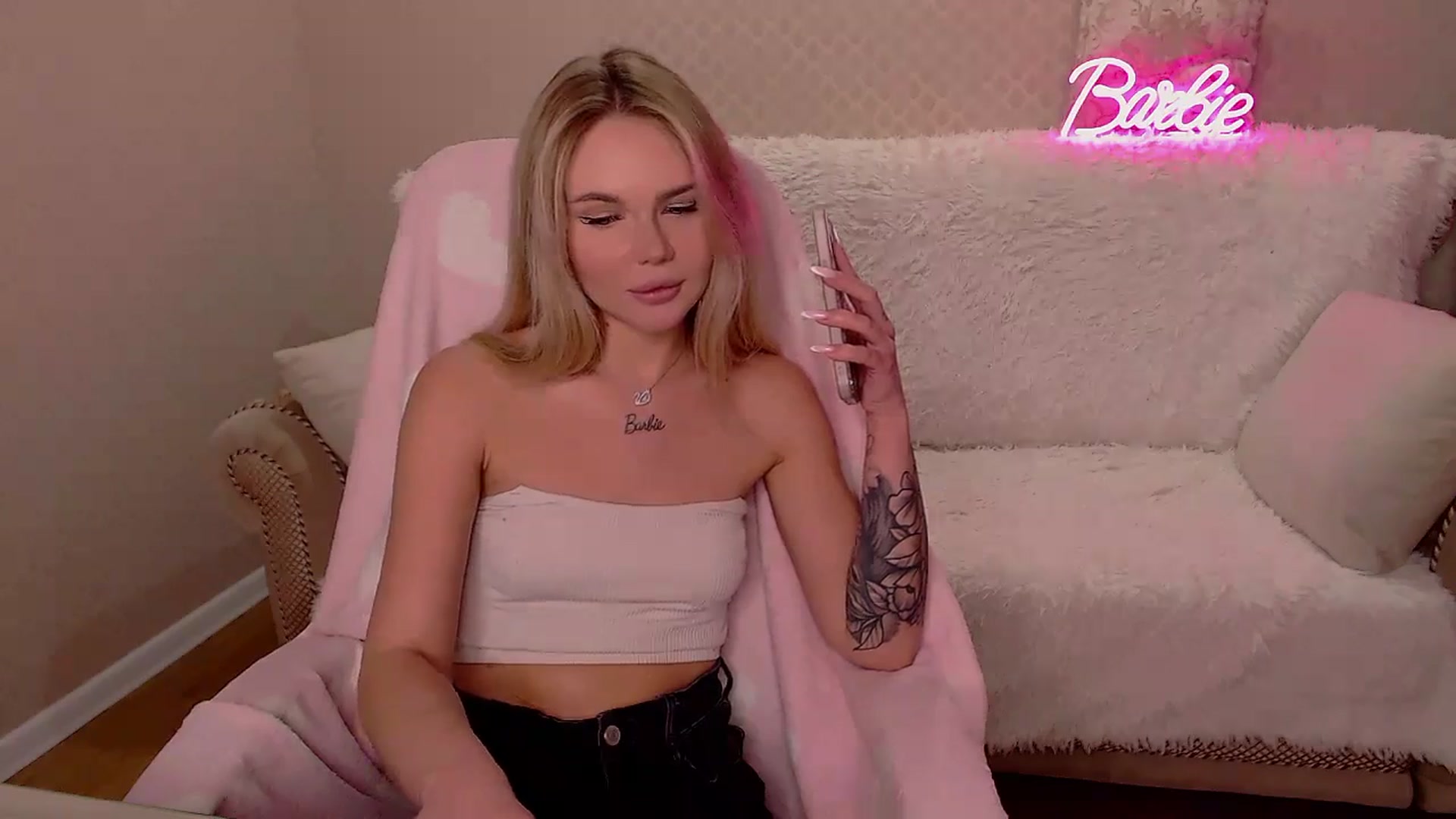 Gallery image thumbnail from MagicLilli_'s myfreecams stream on, 10/28/2025, 08:49 image 4 of 20