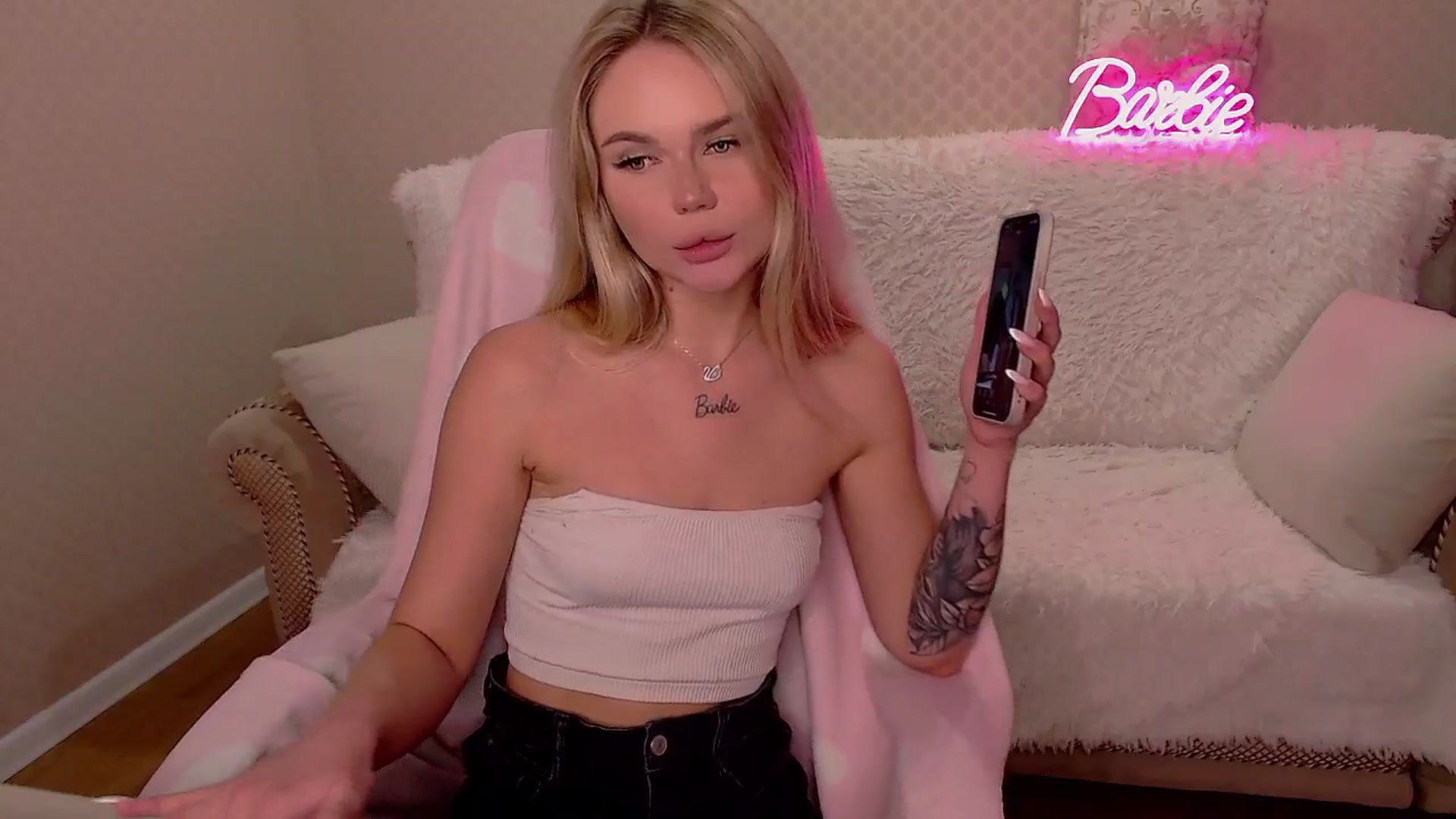 Gallery image thumbnail from MagicLilli_'s myfreecams stream on, 10/28/2025, 08:49 image 11 of 20