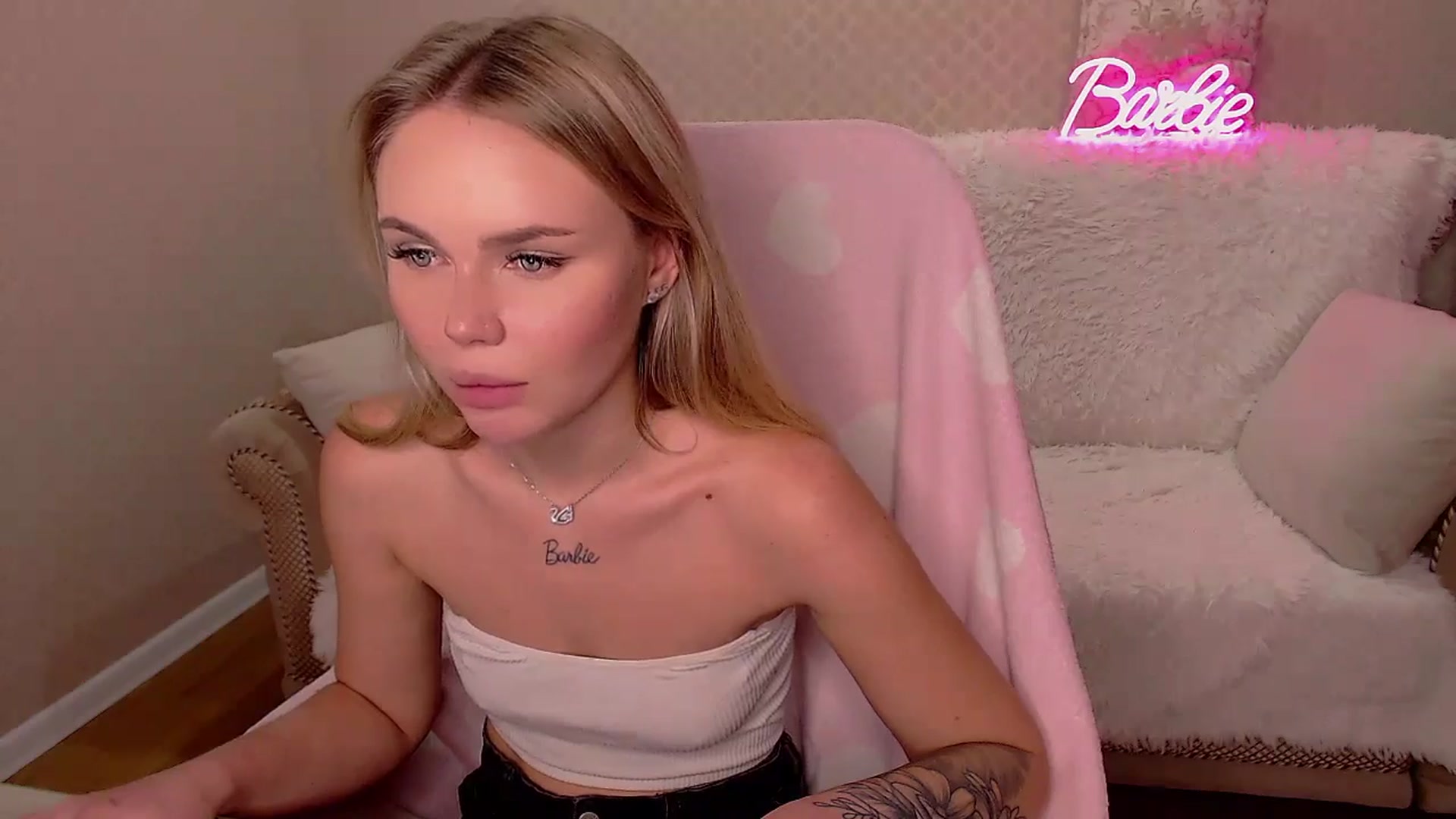Gallery image thumbnail from MagicLilli_'s myfreecams stream on, 10/28/2025, 08:49 image 17 of 20