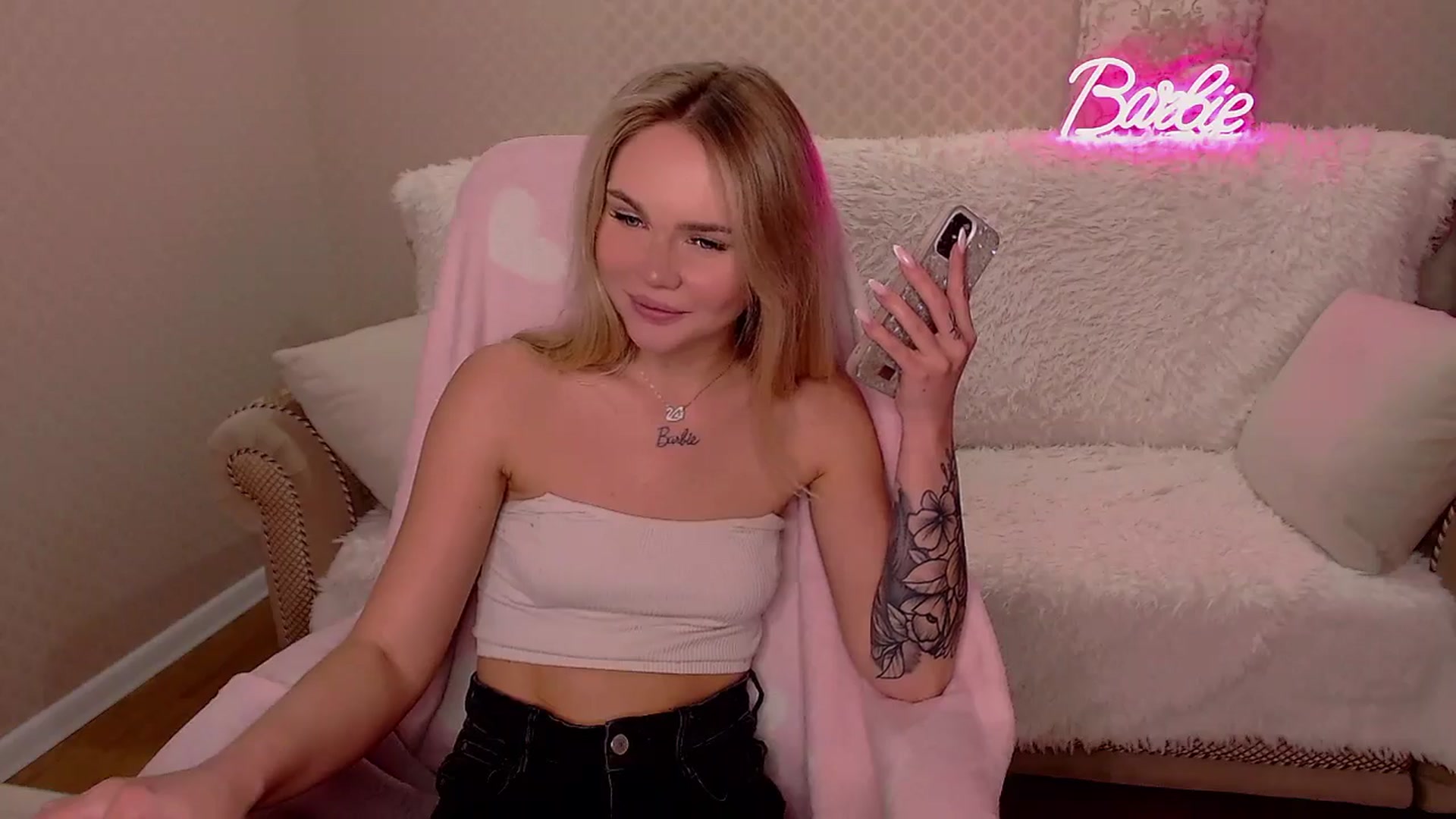 Gallery image thumbnail from MagicLilli_'s myfreecams stream on, 10/28/2025, 08:49 image 5 of 20