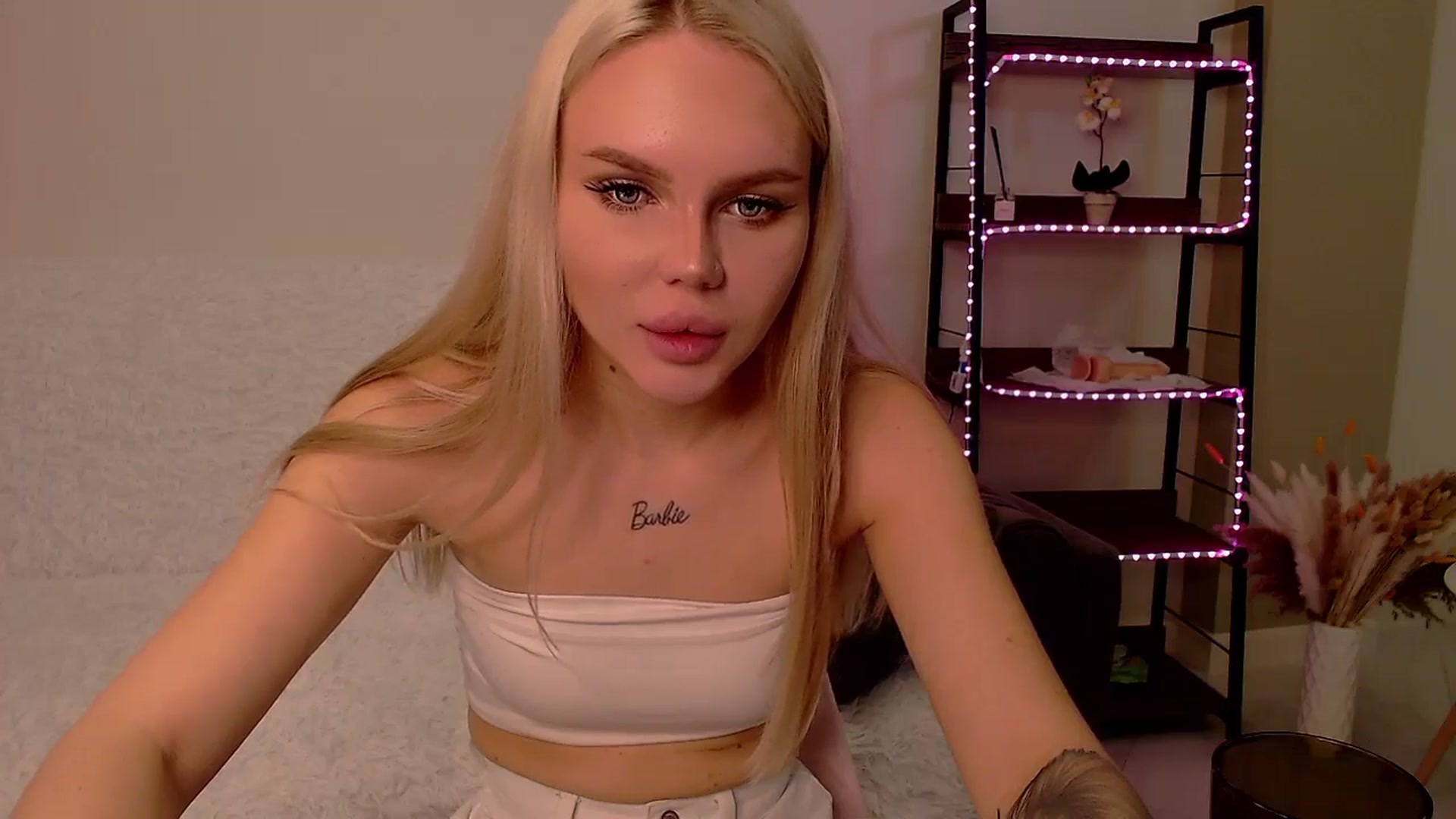 Gallery image thumbnail from MagicLilli_'s myfreecams stream on, 04/14/2026, 08:01 image 15 of 20