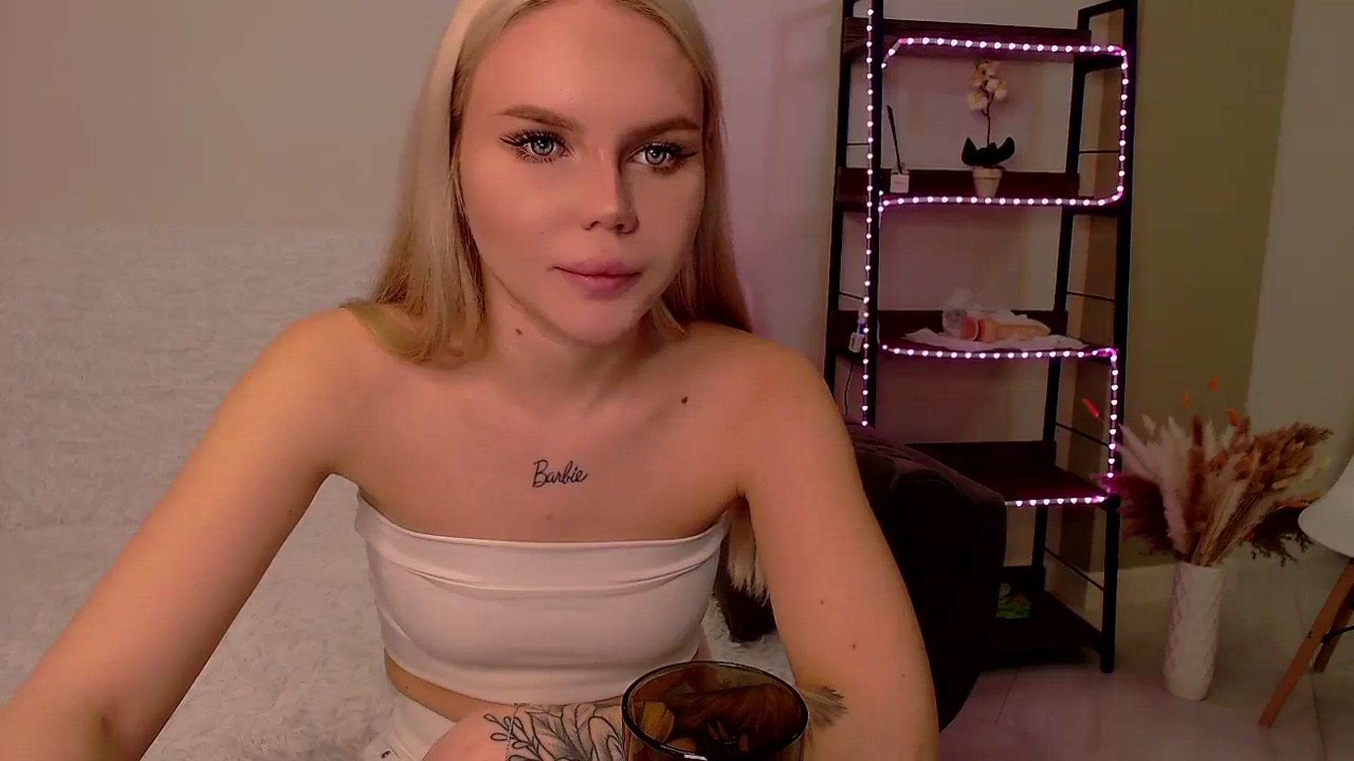 Gallery image thumbnail from MagicLilli_'s myfreecams stream on, 04/14/2026, 08:01 image 8 of 20