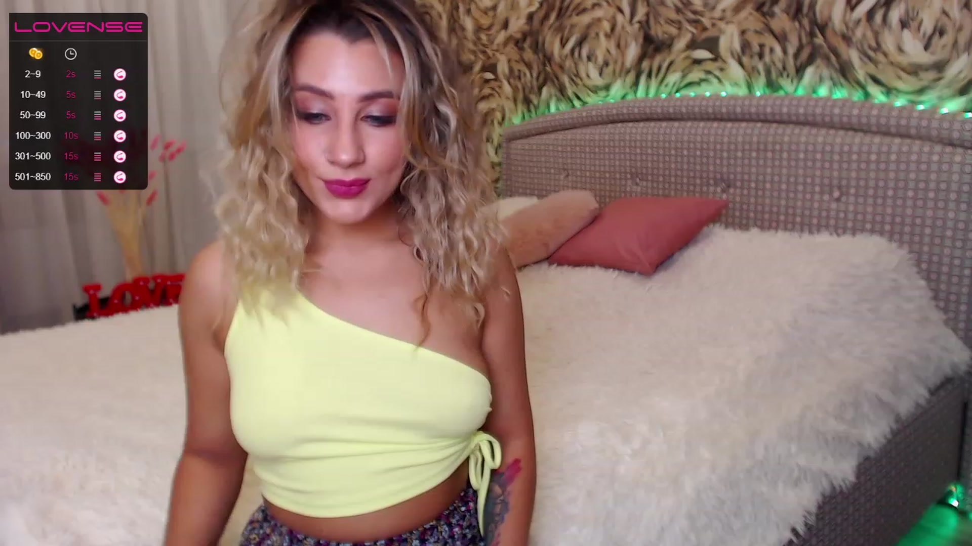 Gallery image thumbnail from Magic_Eyes_'s myfreecams stream on, 11/18/2022, 03:01 image 2 of 20