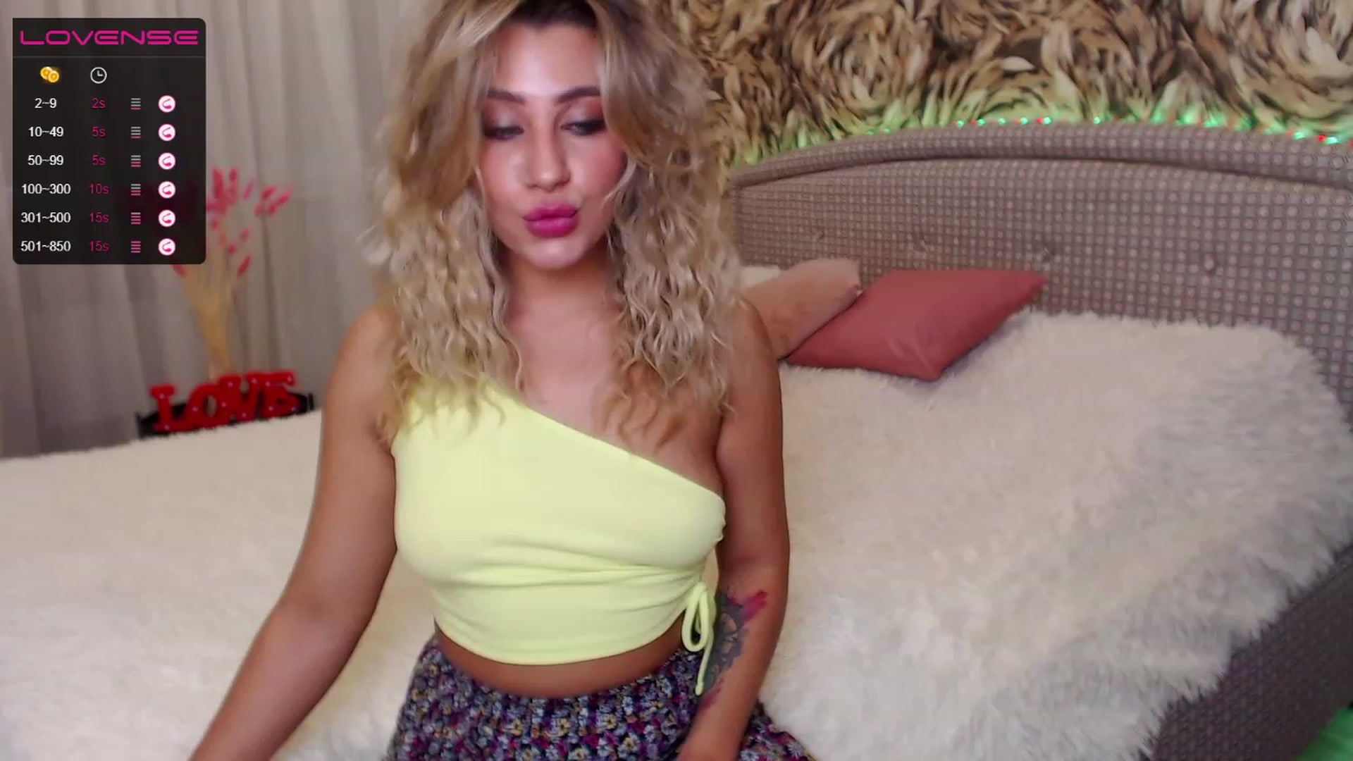 Gallery image thumbnail from Magic_Eyes_'s myfreecams stream on, 11/18/2022, 04:37 image 1 of 20