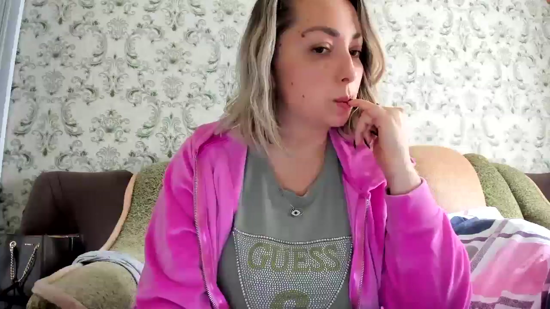 Gallery image thumbnail from Magic_Tits's myfreecams stream on, 03/19/2025, 11:39 image 16 of 20