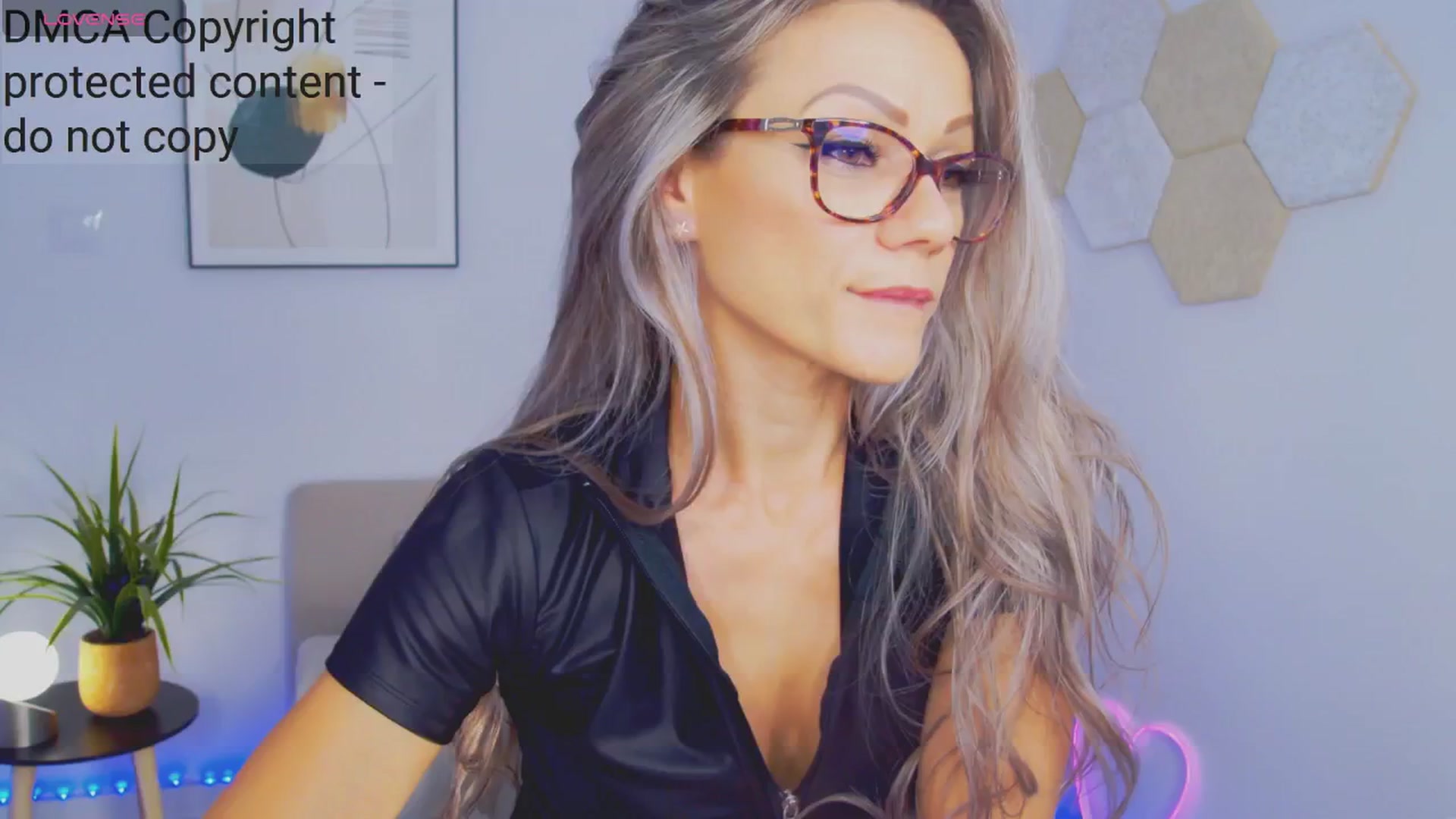 Gallery image thumbnail from Magic__Candy's myfreecams stream on, 10/21/2024, 02:00 image 11 of 20