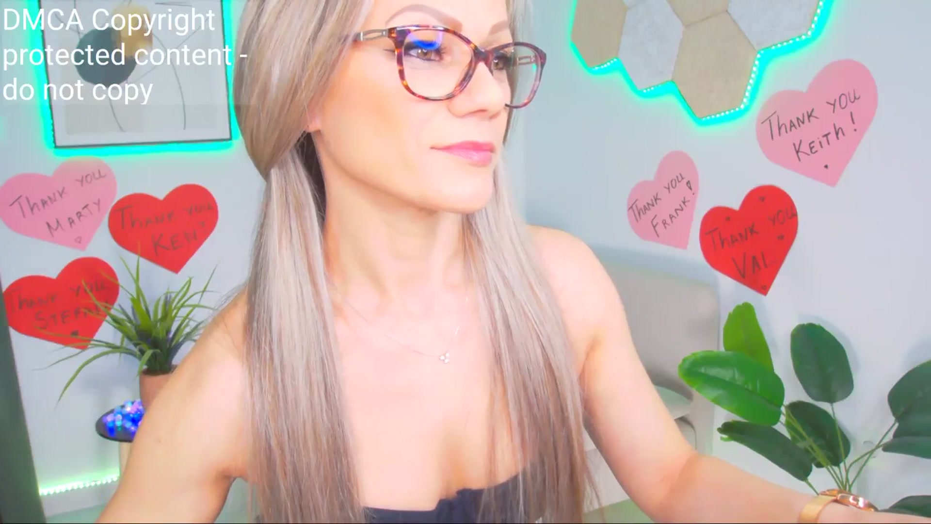 Gallery image thumbnail from Magic__Candy's myfreecams stream on, 04/12/2025, 17:25 image 12 of 20