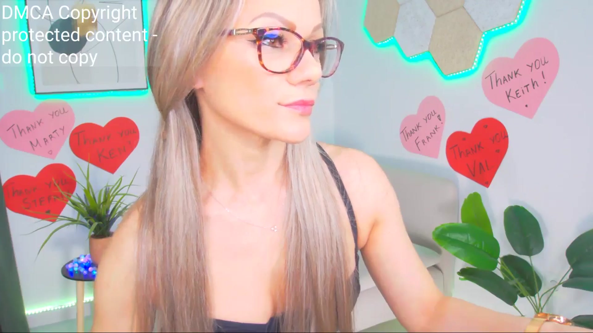 Gallery image thumbnail from Magic__Candy's myfreecams stream on, 04/12/2025, 17:25 image 10 of 20