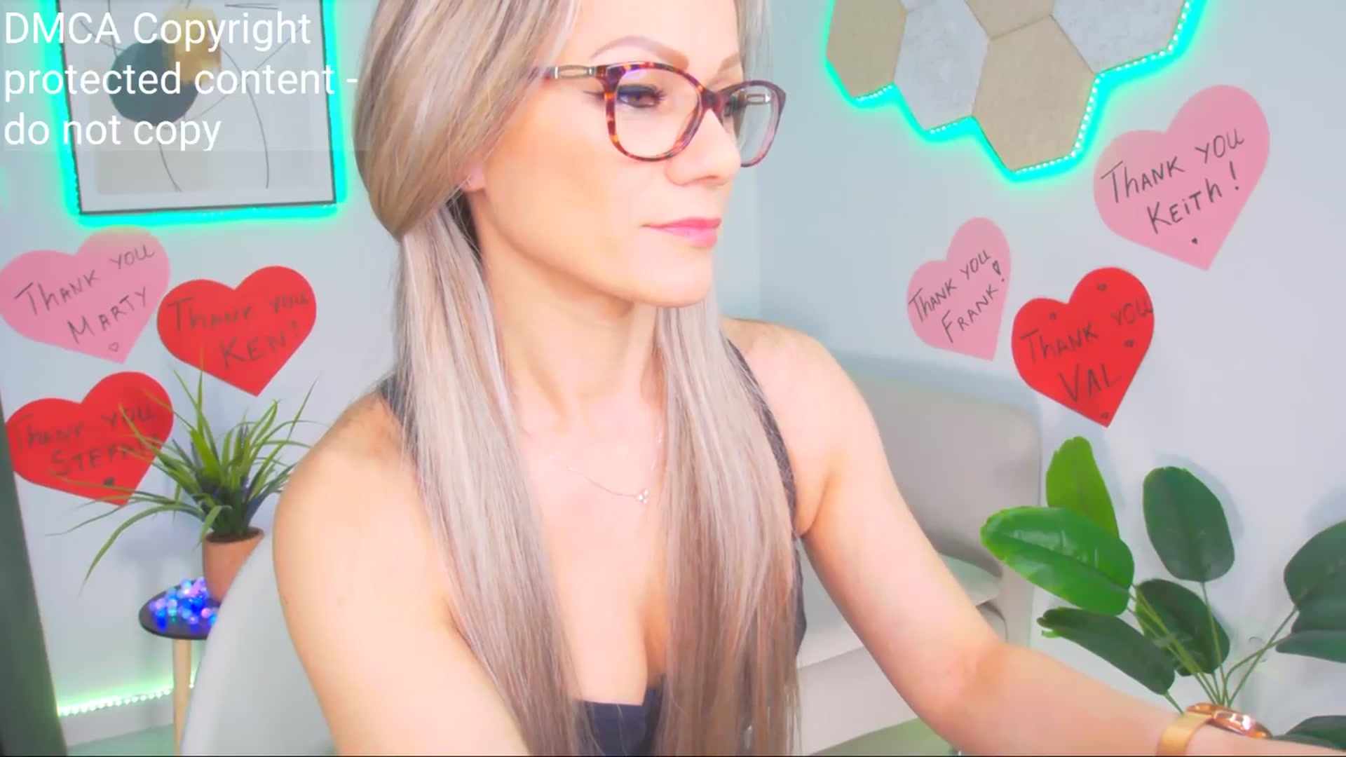 Gallery image thumbnail from Magic__Candy's myfreecams stream on, 04/12/2025, 17:25 image 2 of 20