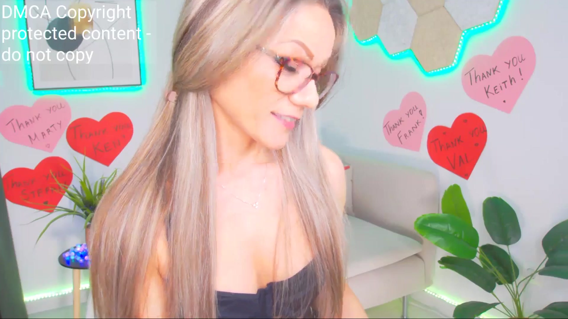 Gallery image thumbnail from Magic__Candy's myfreecams stream on, 04/12/2025, 17:25 image 17 of 20
