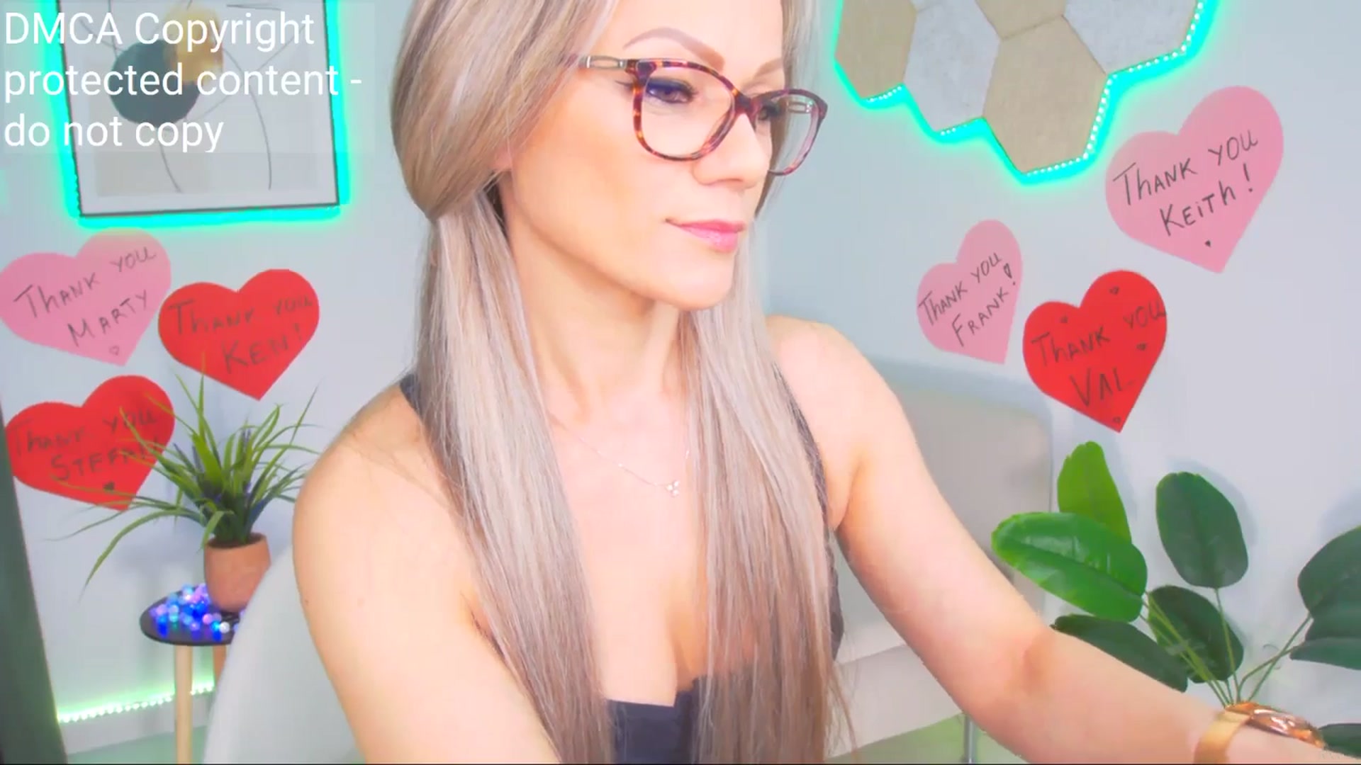 Gallery image thumbnail from Magic__Candy's myfreecams stream on, 04/12/2025, 17:25 image 15 of 20