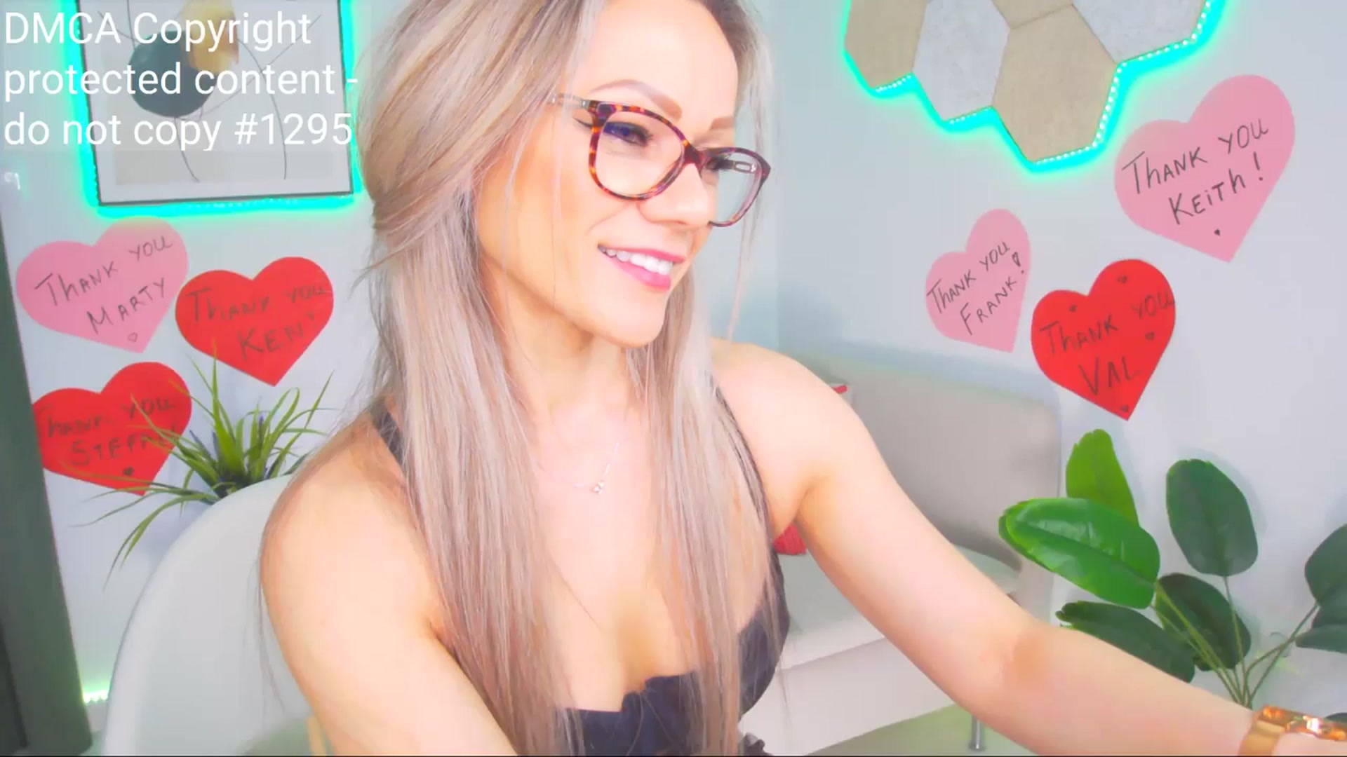 Gallery image thumbnail from Magic__Candy's myfreecams stream on, 04/13/2025, 03:18 image 4 of 20