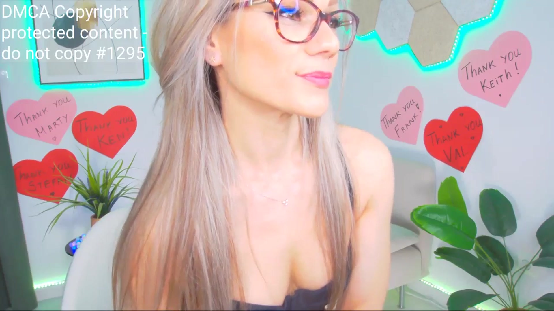 Gallery image thumbnail from Magic__Candy's myfreecams stream on, 04/13/2025, 03:18 image 7 of 20